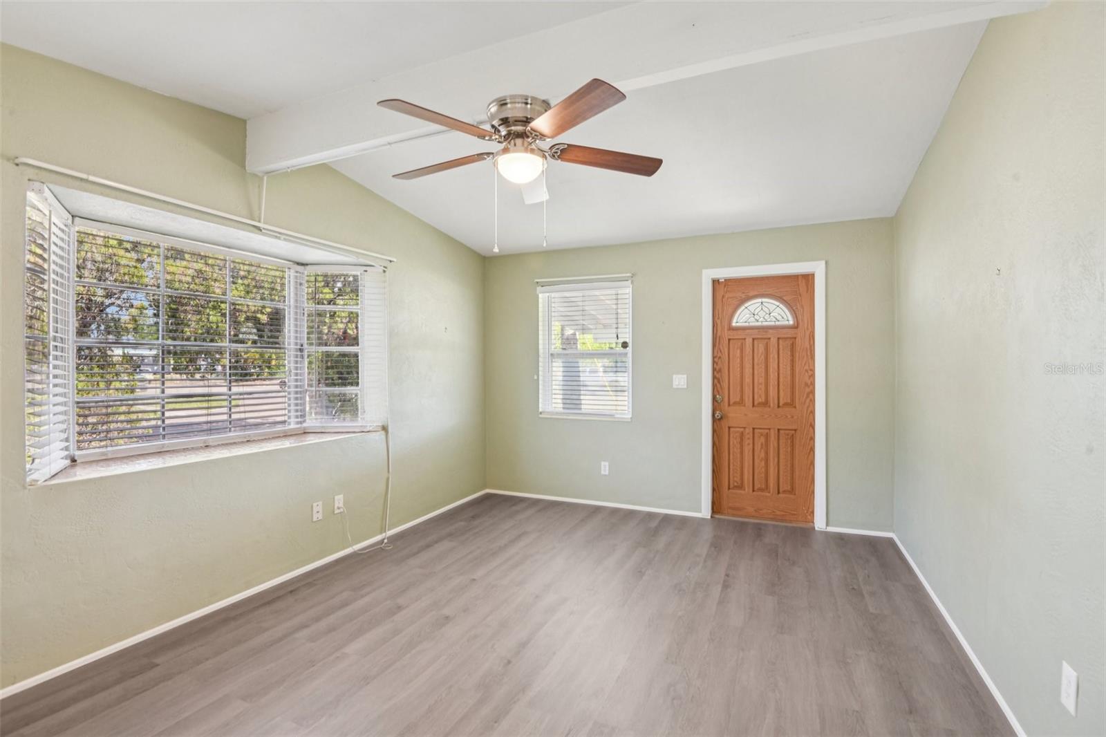 225 SE JEFFERSON CIR N, ST PETERSBURG, FL, 33703