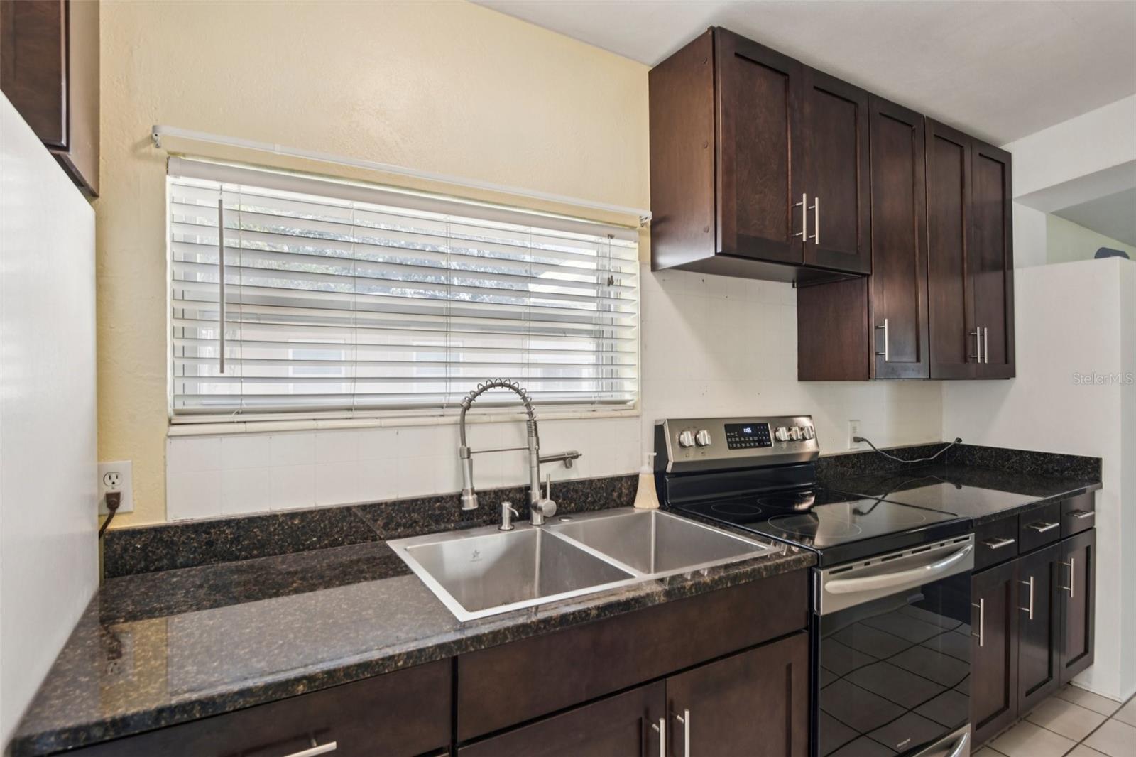 225 SE JEFFERSON CIR N, ST PETERSBURG, FL, 33703