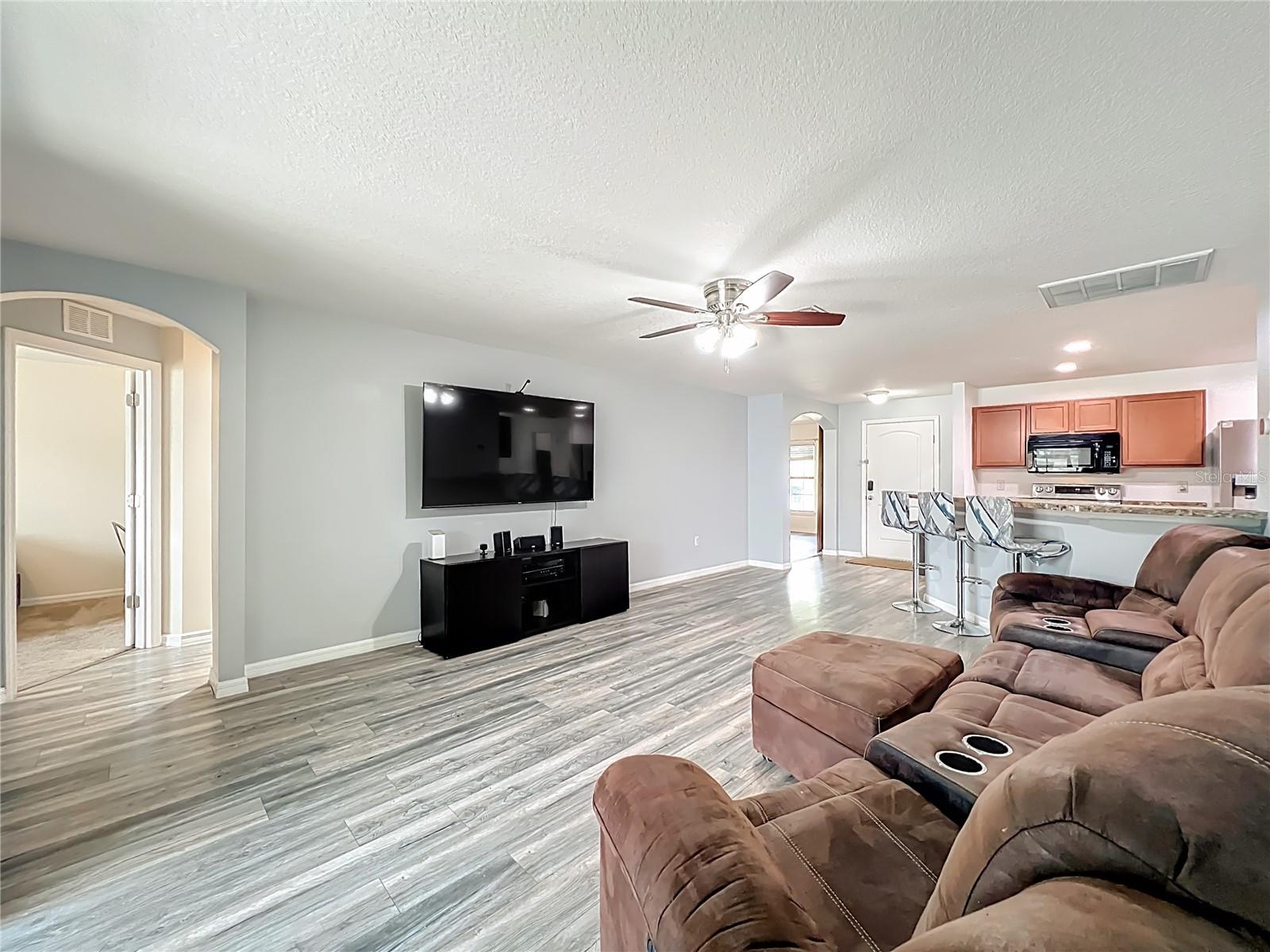 2395 BRACKNELL FOREST TRL, TAVARES, FL, 32778