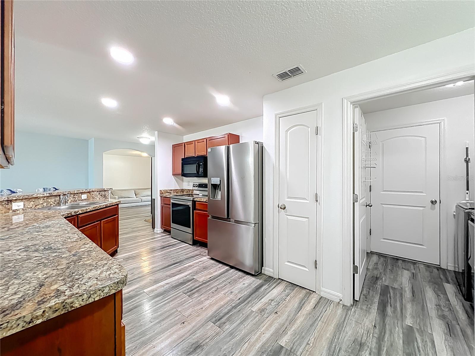 2395 BRACKNELL FOREST TRL, TAVARES, FL, 32778