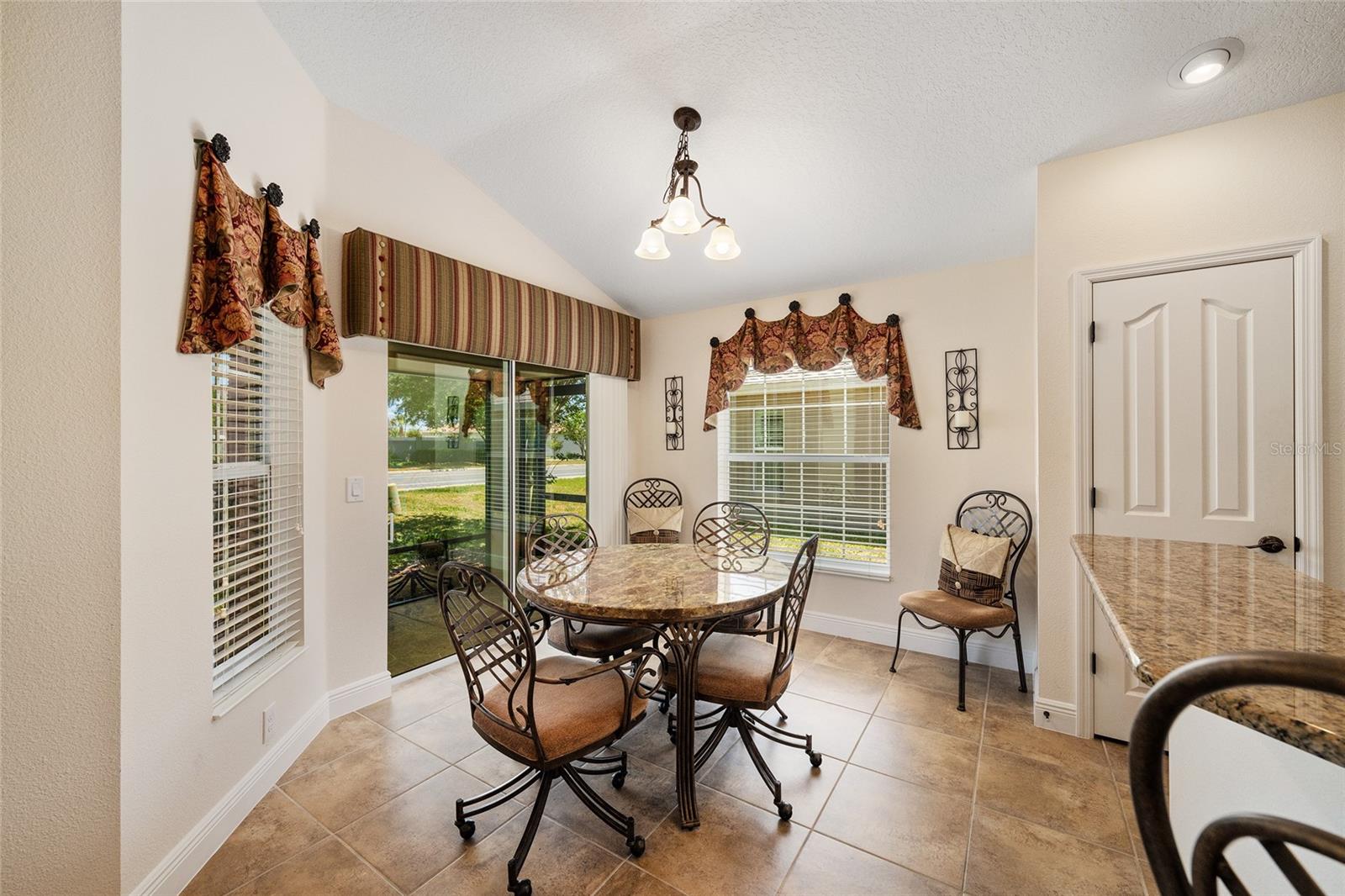 2033 SALMON WAY, THE VILLAGES, FL, 32162