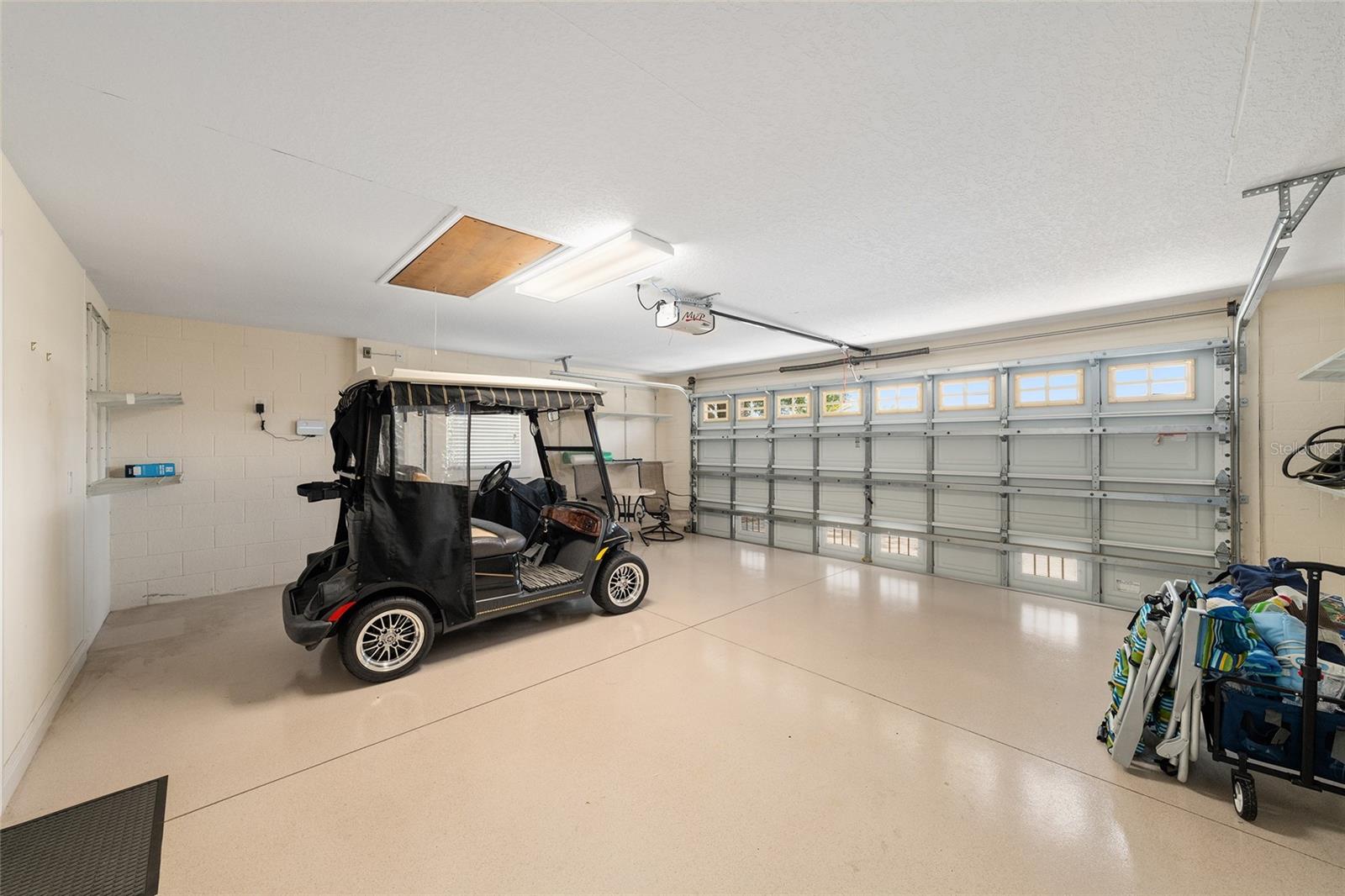 2033 SALMON WAY, THE VILLAGES, FL, 32162