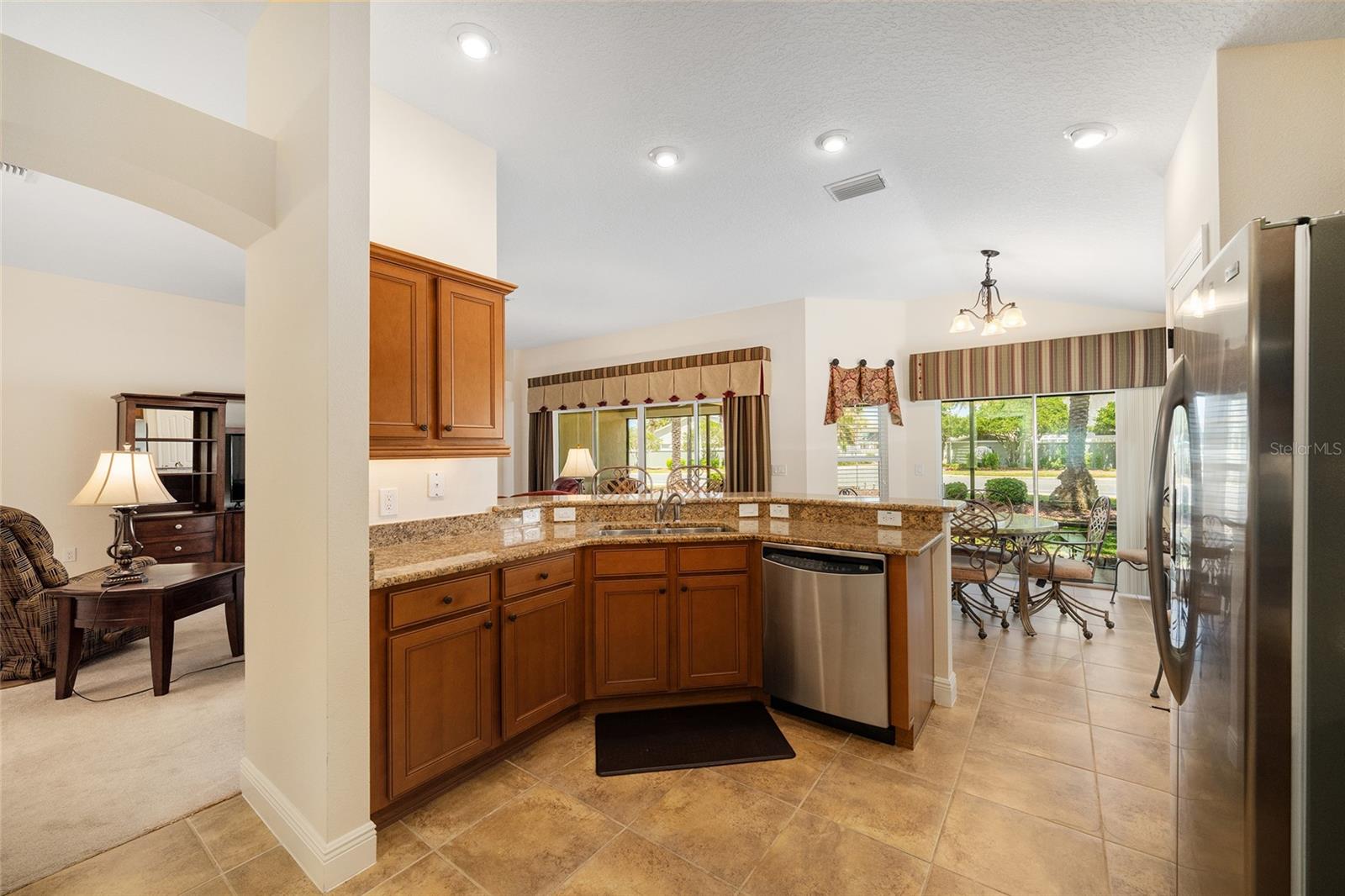 2033 SALMON WAY, THE VILLAGES, FL, 32162