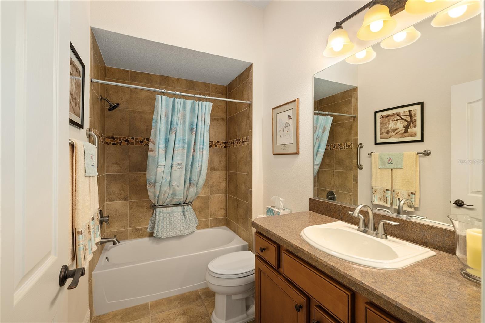 2033 SALMON WAY, THE VILLAGES, FL, 32162