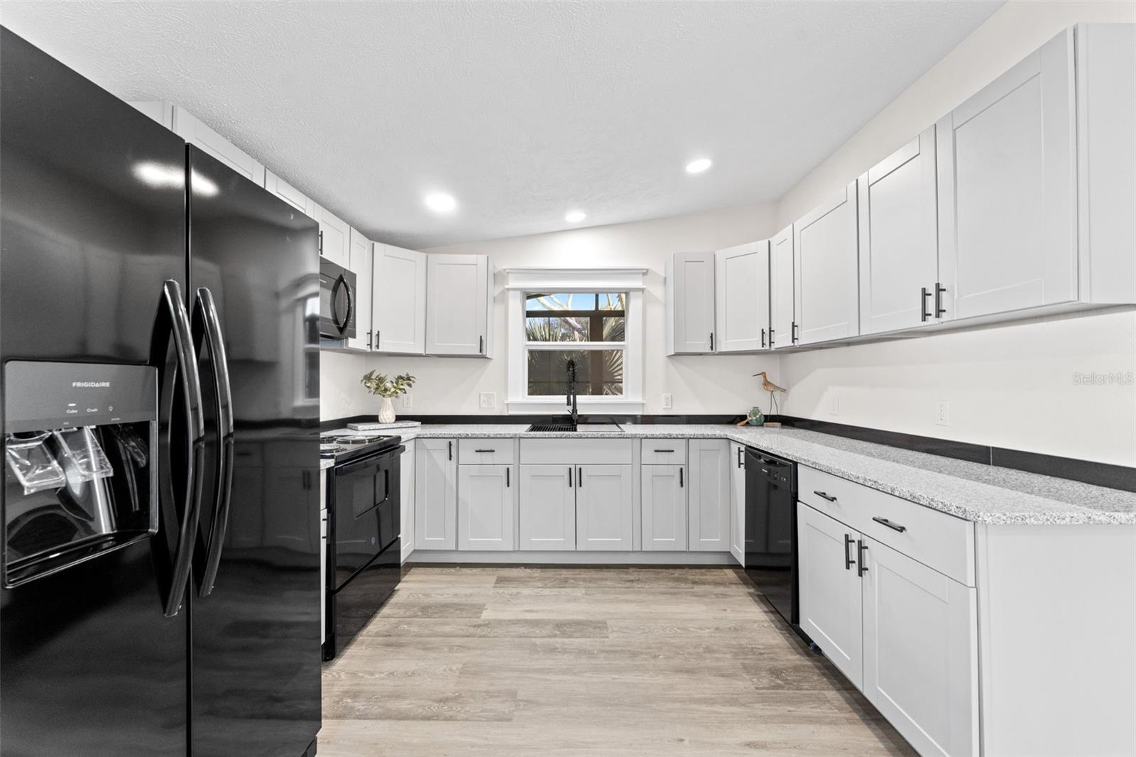 142 N INDIAN RIVER DR N, EDGEWATER, FL, 32141