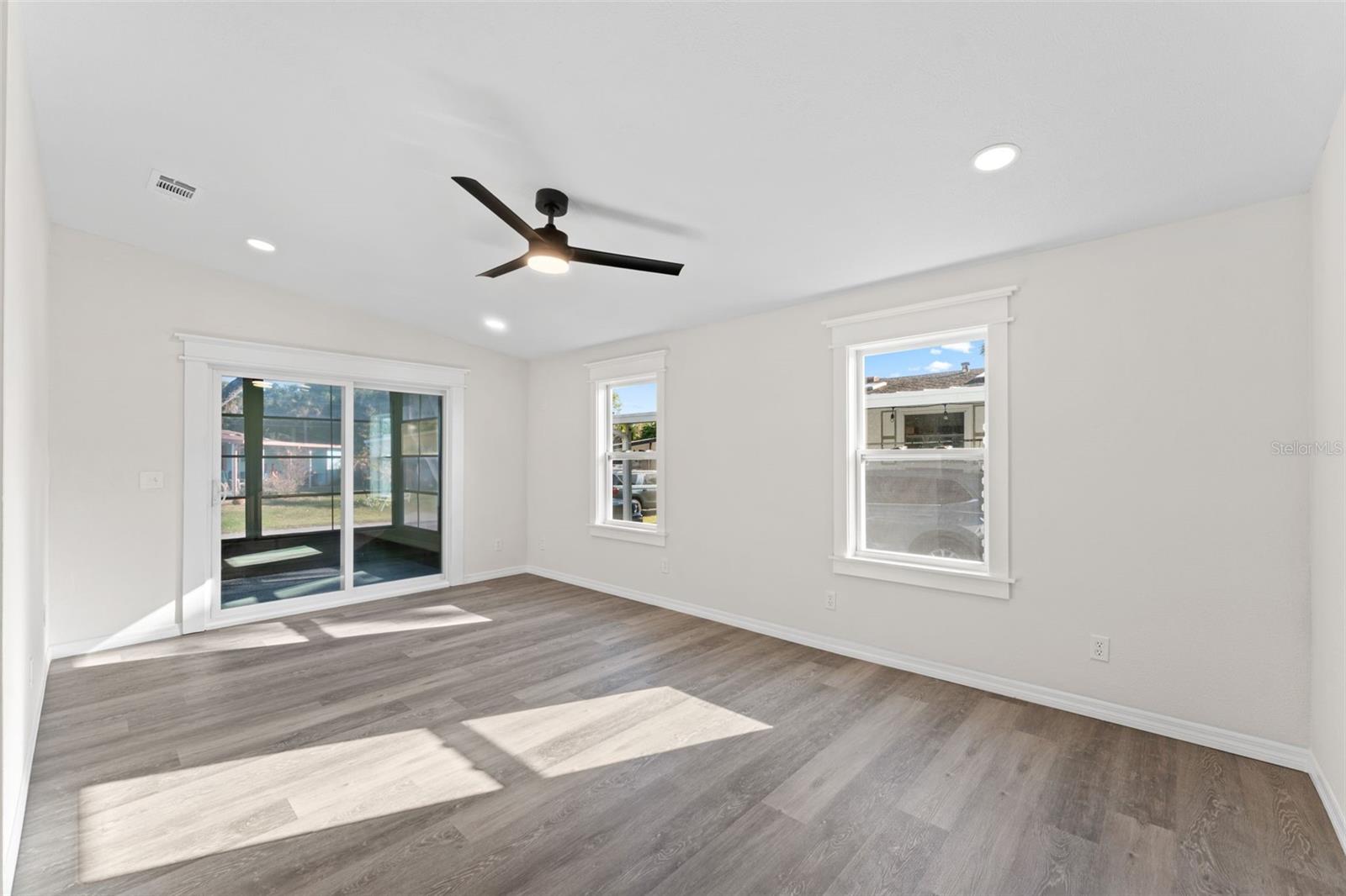 142 N INDIAN RIVER DR N, EDGEWATER, FL, 32141