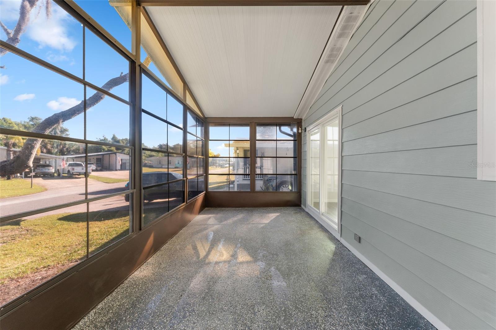 142 N INDIAN RIVER DR N, EDGEWATER, FL, 32141