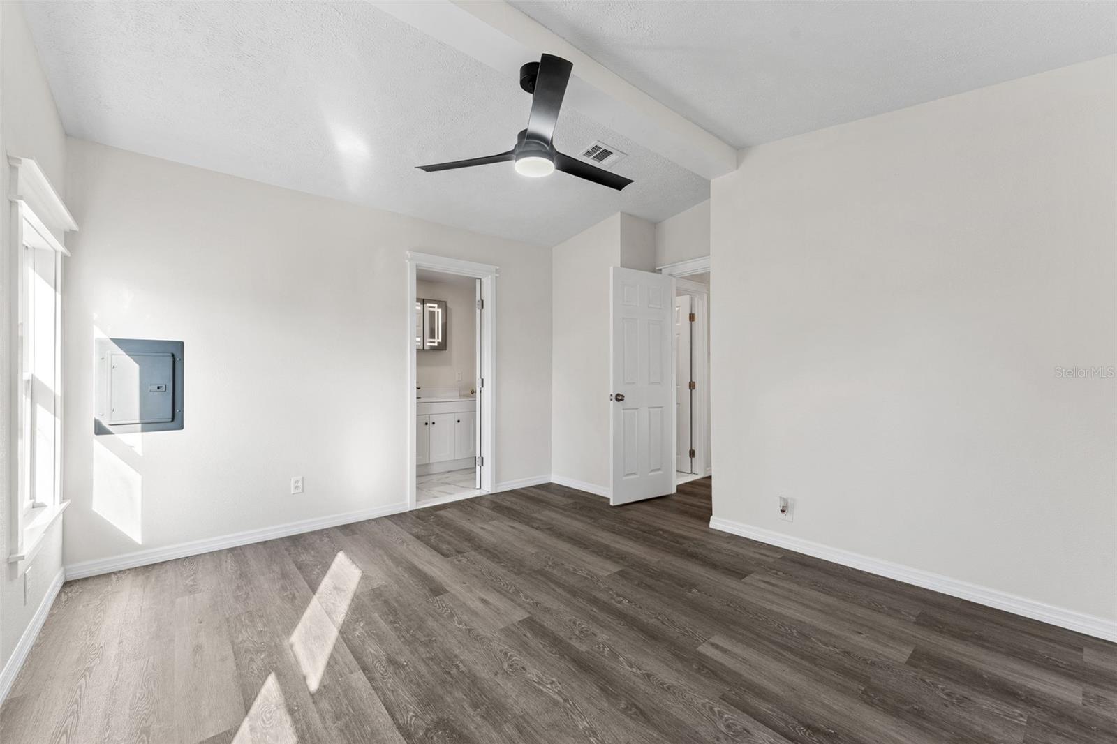 142 N INDIAN RIVER DR N, EDGEWATER, FL, 32141