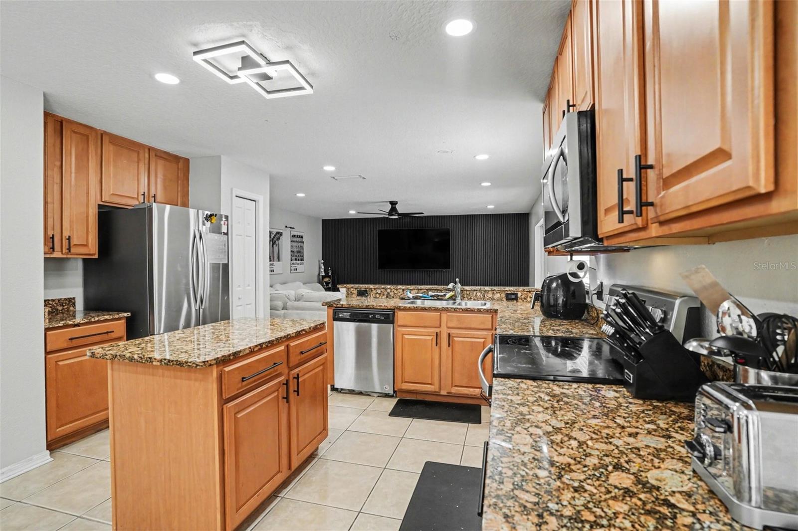 8105 RIVER MONT WAY, TAMPA, FL, 33637