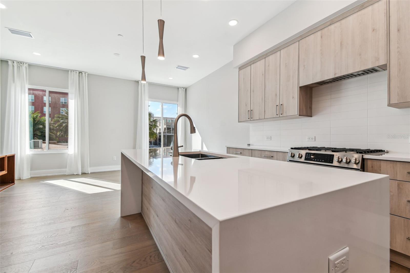 370 6TH ST S, ST PETERSBURG, FL, 33701