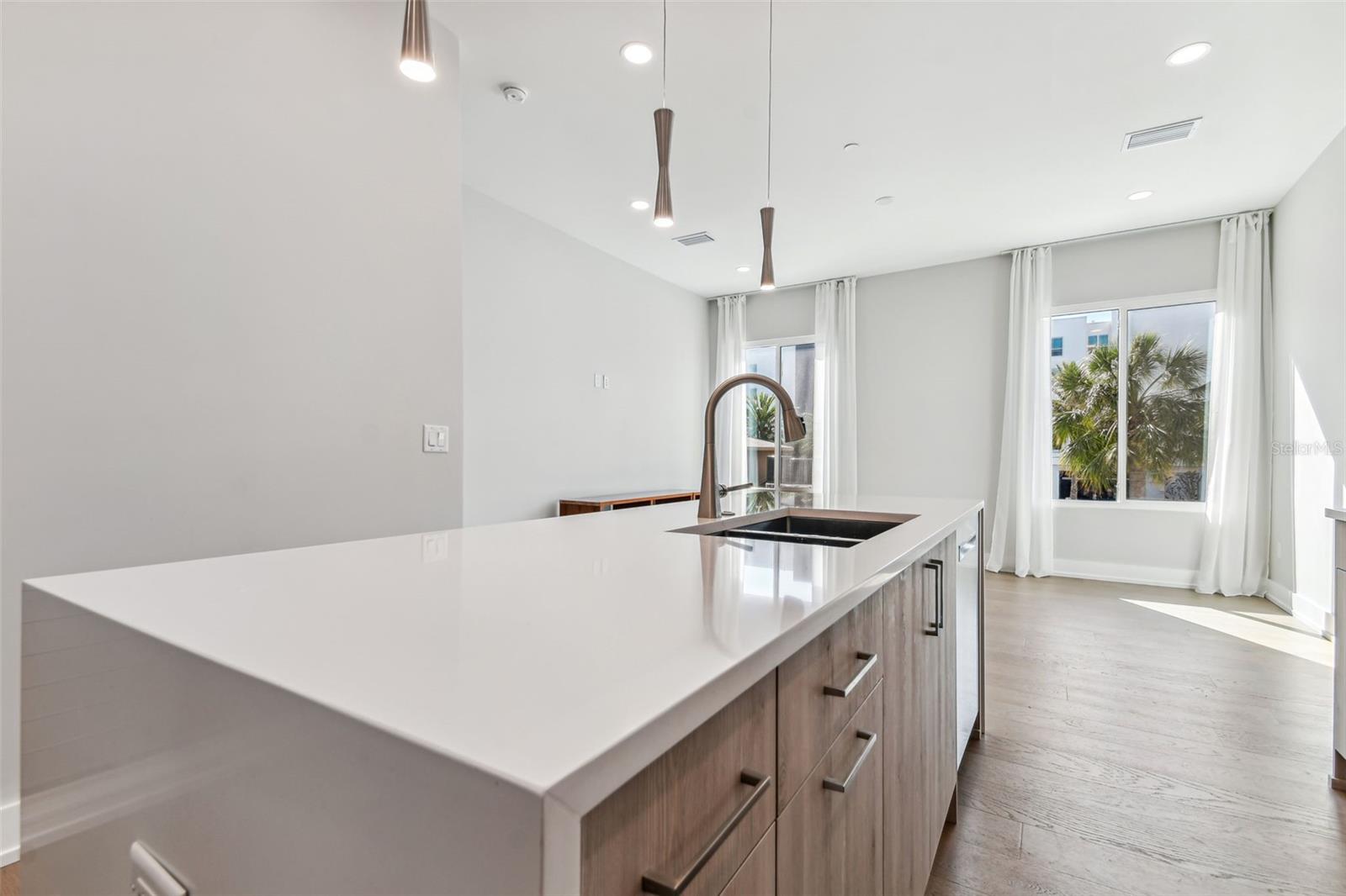 370 6TH ST S, ST PETERSBURG, FL, 33701