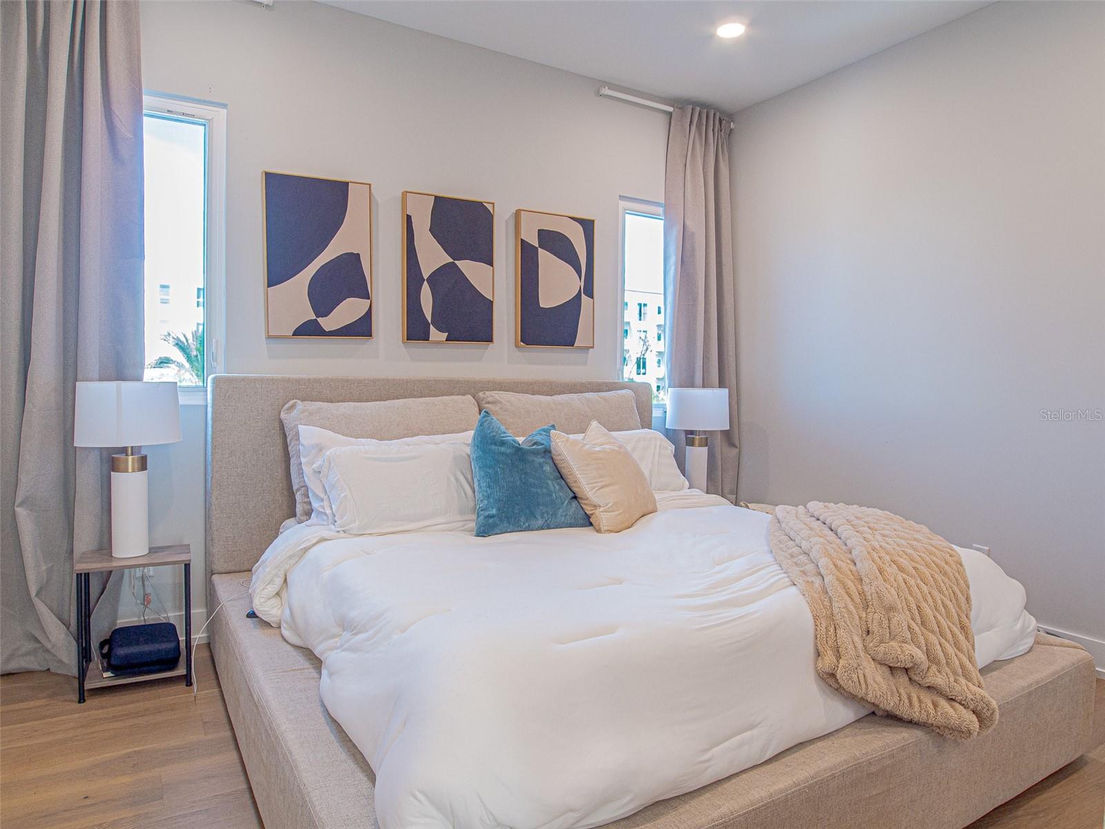 370 6TH ST S, ST PETERSBURG, FL, 33701