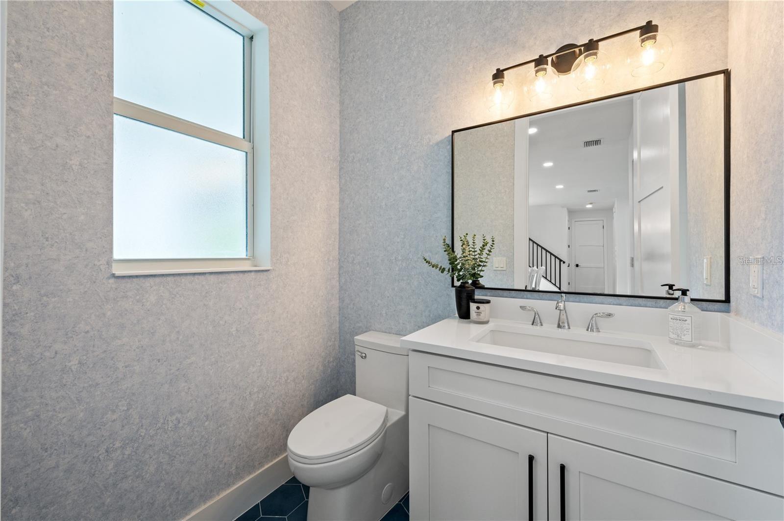 1647 SIESTA DR, SARASOTA, FL, 34239