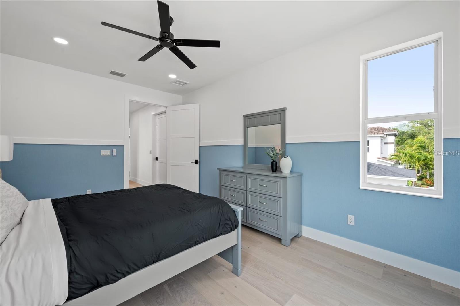 1647 SIESTA DR, SARASOTA, FL, 34239