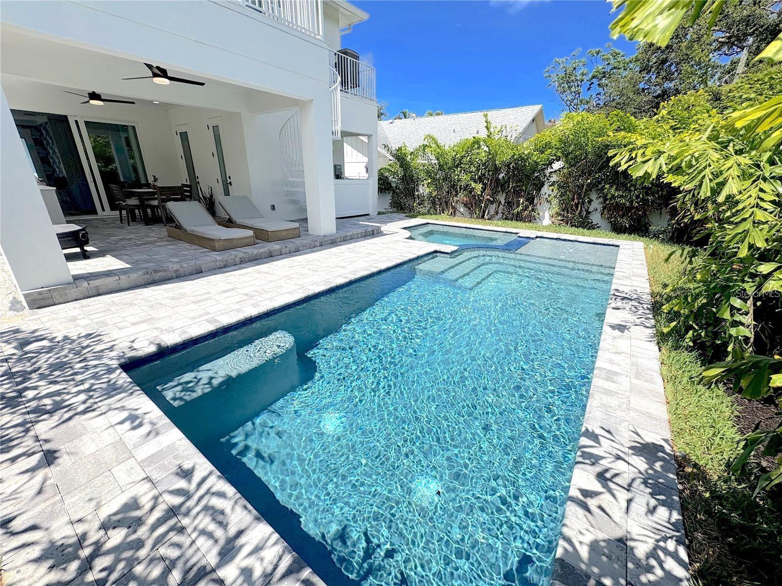 1647 SIESTA DR, SARASOTA, FL, 34239