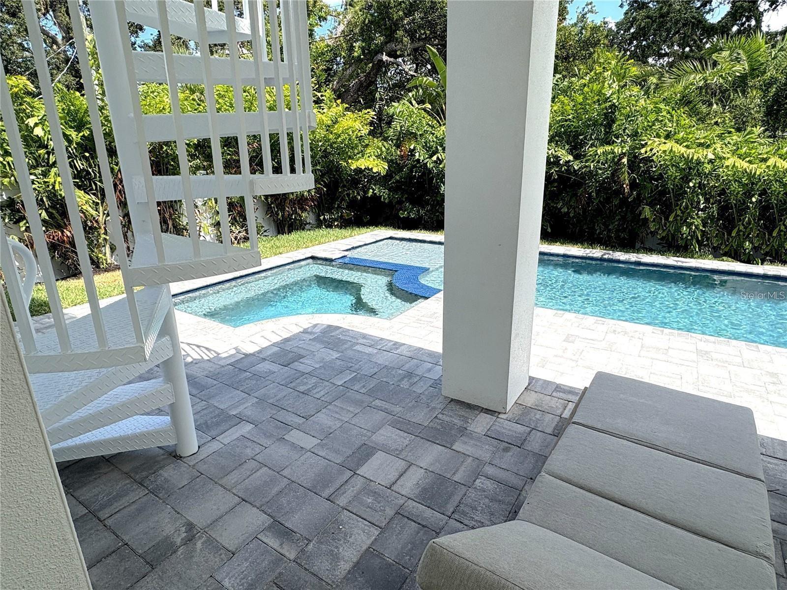 1647 SIESTA DR, SARASOTA, FL, 34239