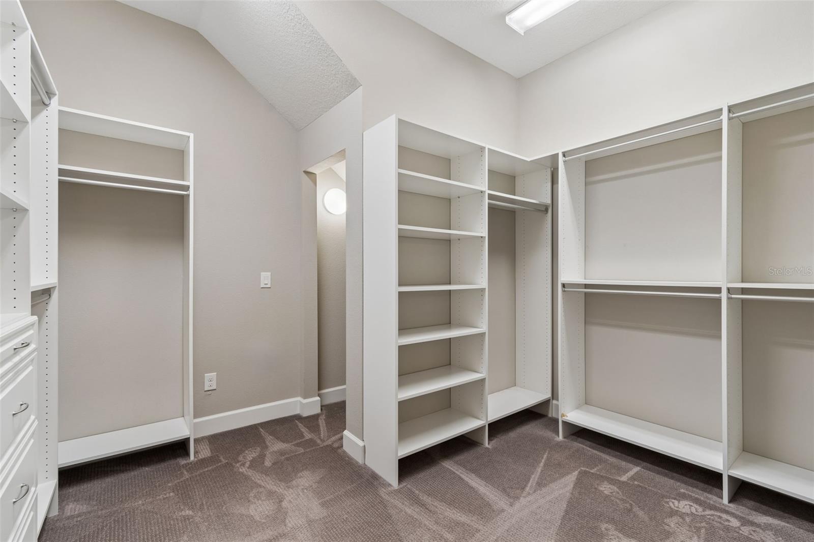 8552 GRAND ALBERATO RD, TAMPA, FL, 33647