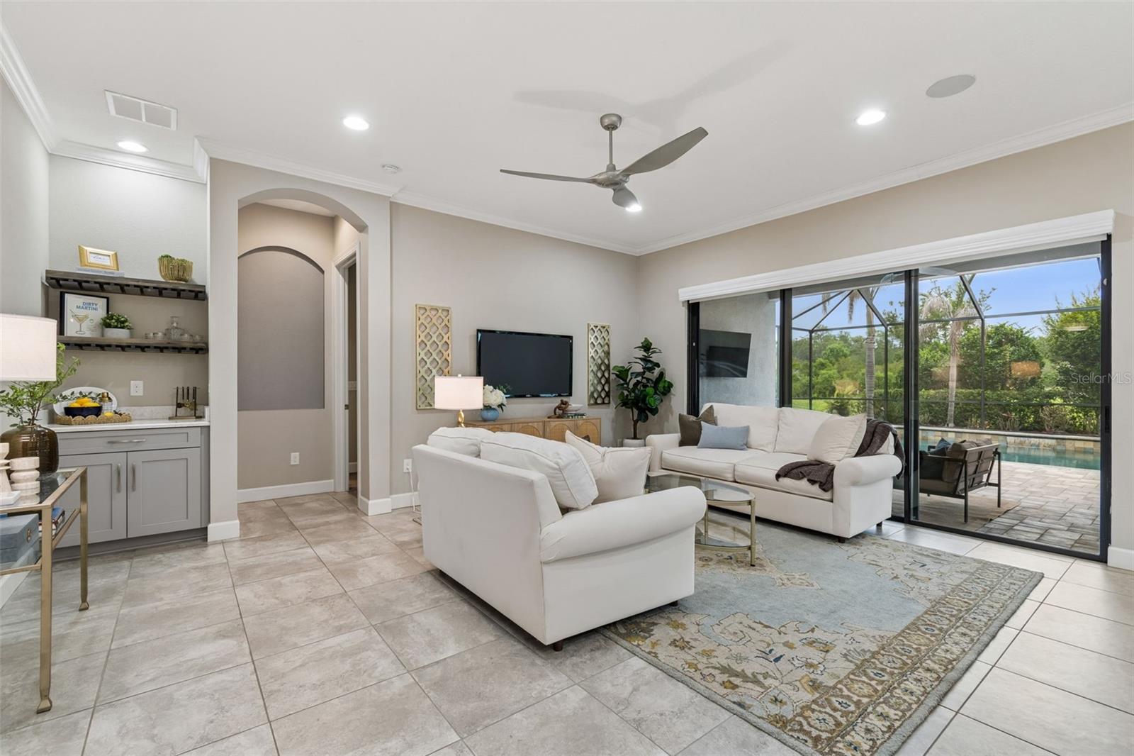 8552 GRAND ALBERATO RD, TAMPA, FL, 33647