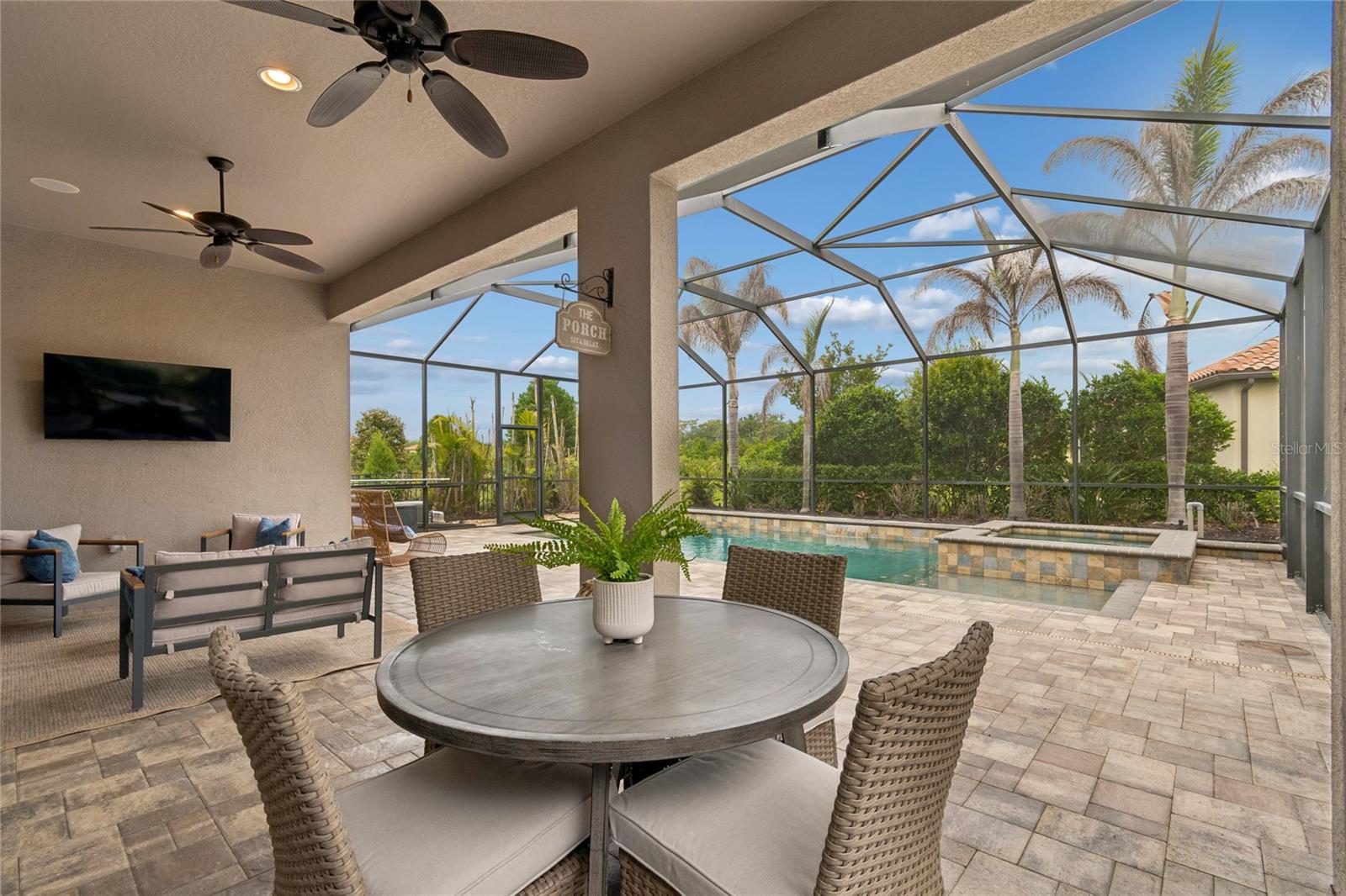 8552 GRAND ALBERATO RD, TAMPA, FL, 33647