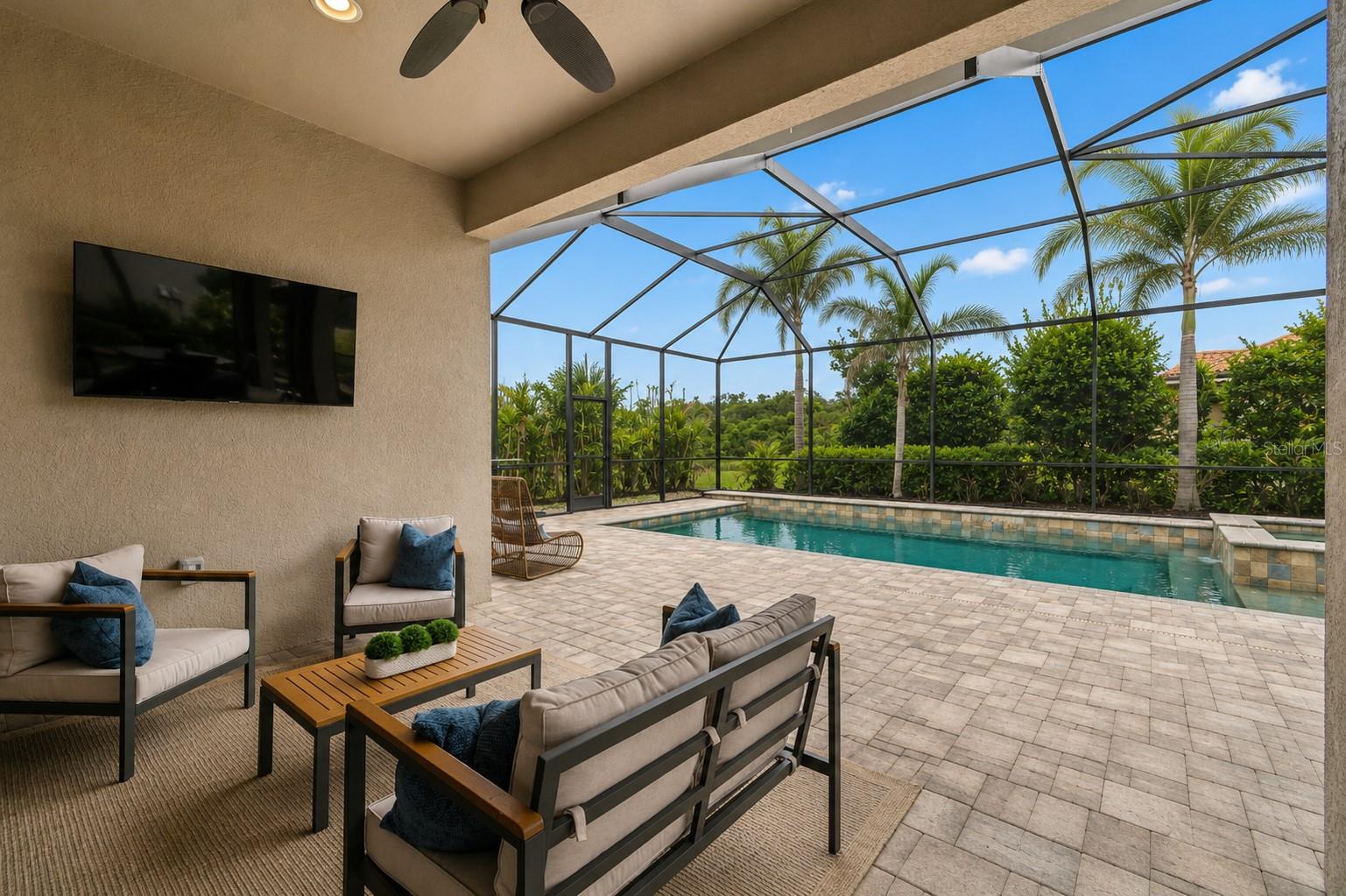 8552 GRAND ALBERATO RD, TAMPA, FL, 33647