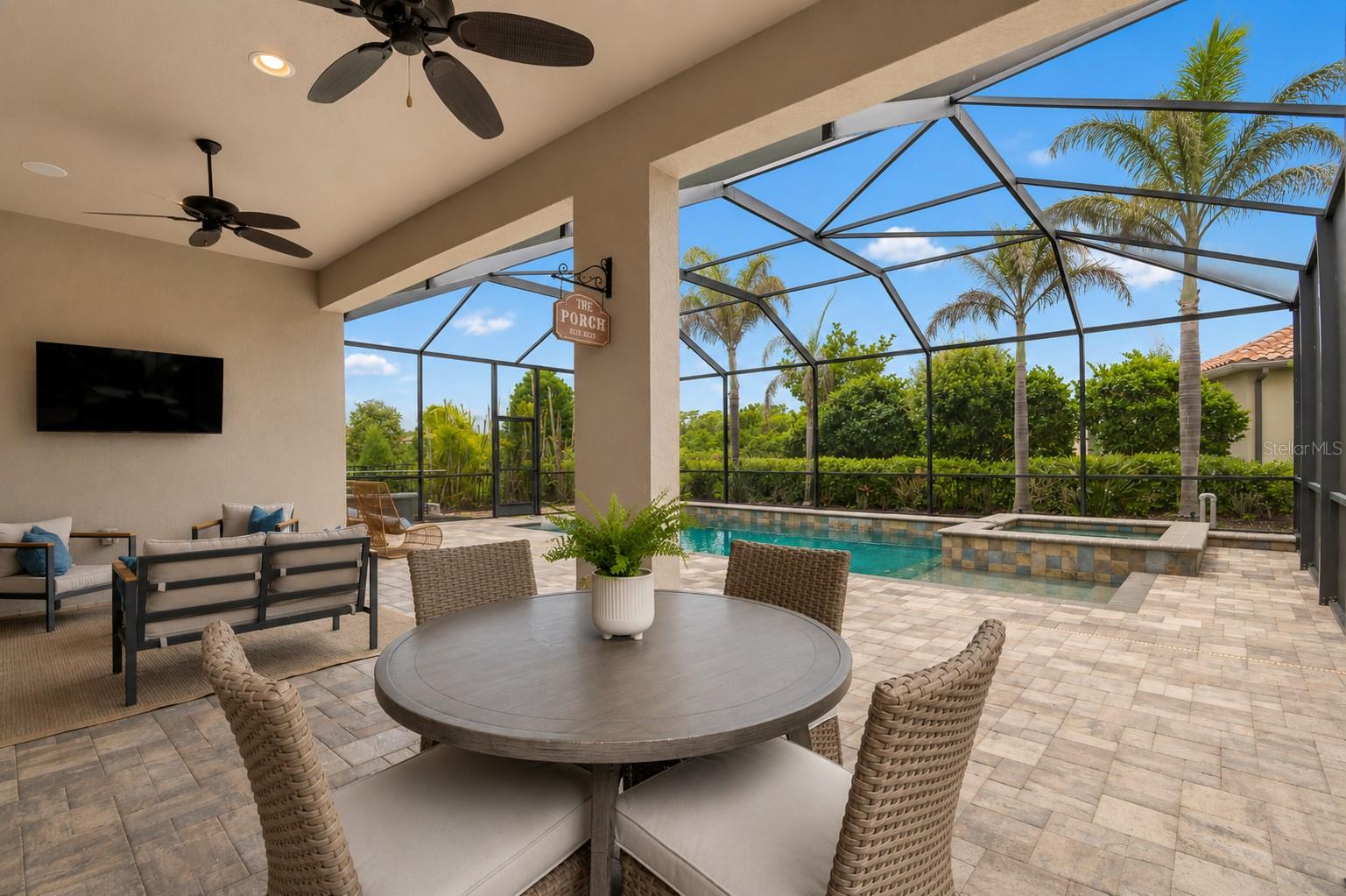 8552 GRAND ALBERATO RD, TAMPA, FL, 33647