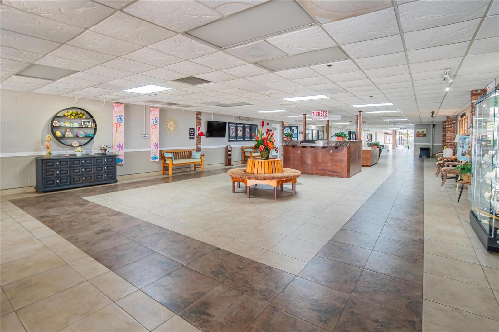 809 OAKMONT AVE, SUN CITY CENTER, FL, 33573