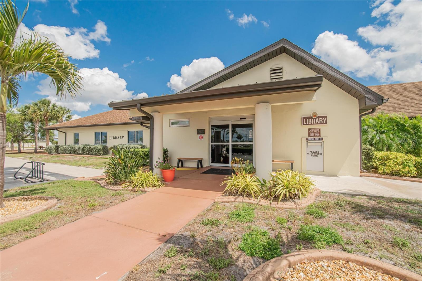 809 OAKMONT AVE, SUN CITY CENTER, FL, 33573