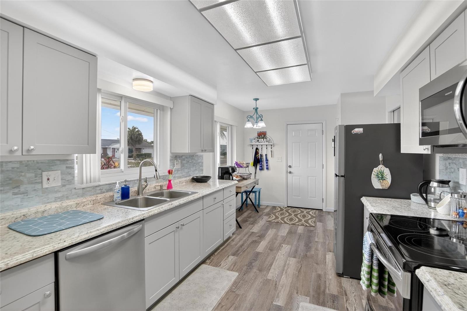 809 OAKMONT AVE, SUN CITY CENTER, FL, 33573