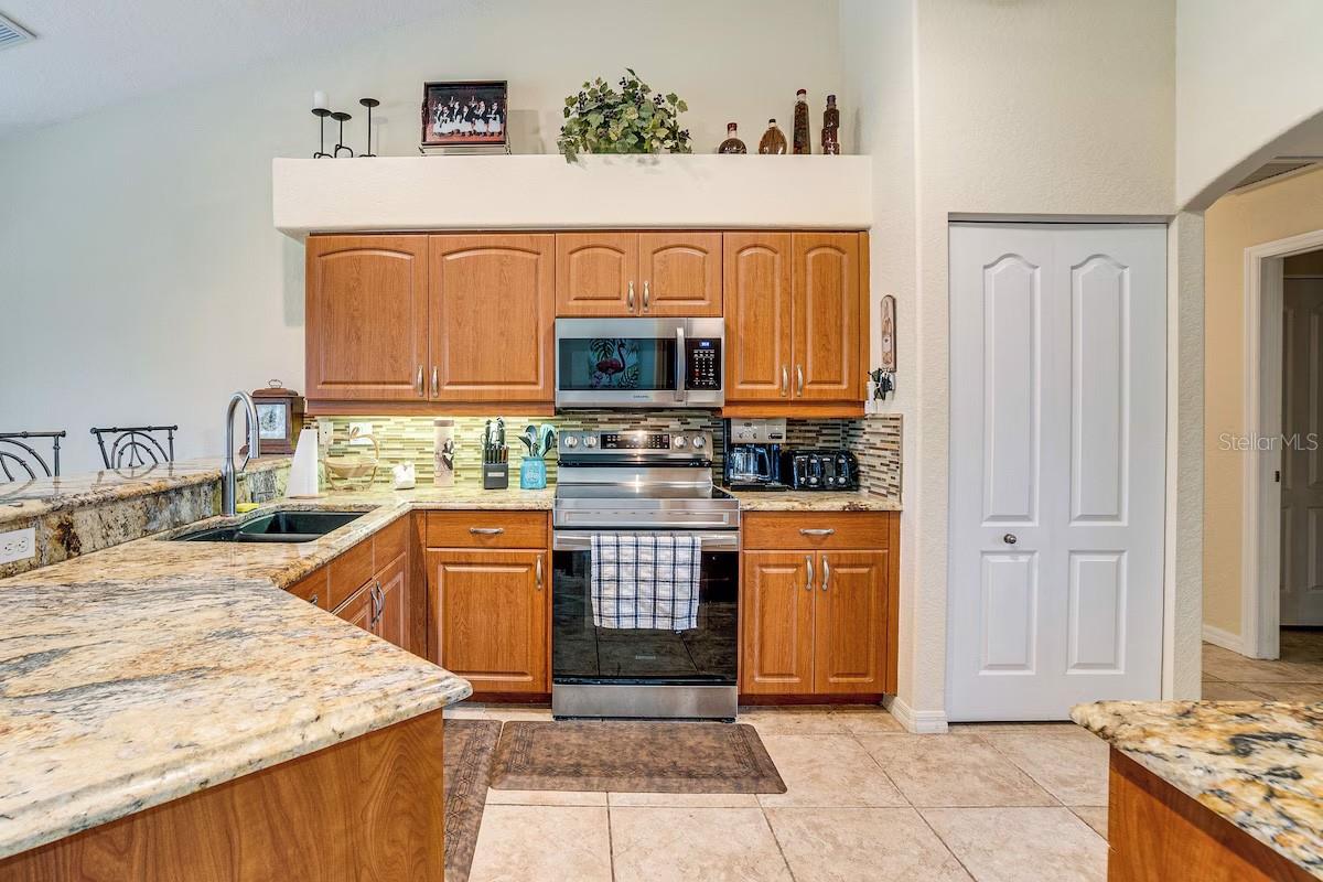 289 W PINE VALLEY LN, ROTONDA WEST, FL, 33947