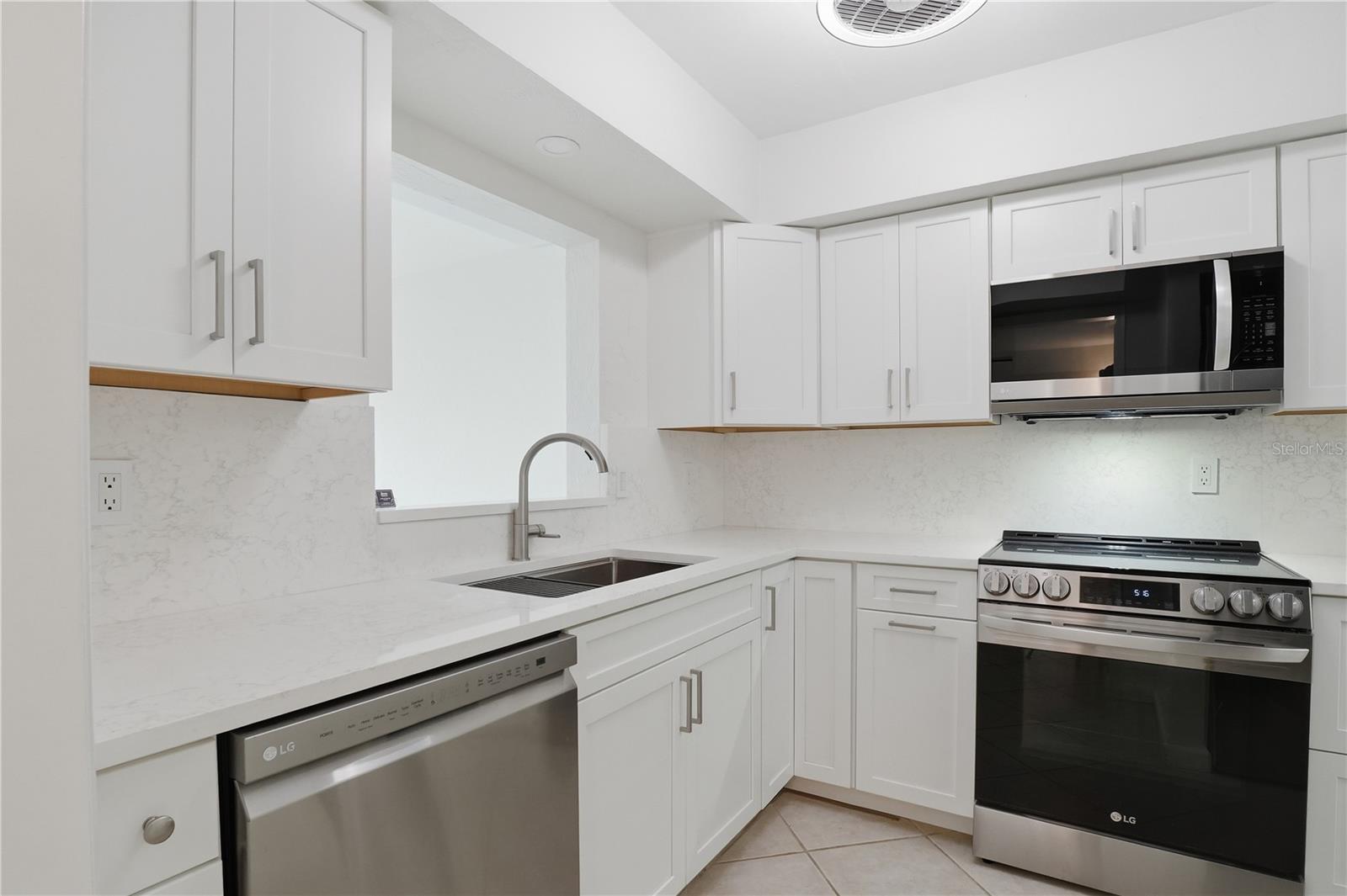 7860 PALM AIRE LN #103, SARASOTA, FL, 34243