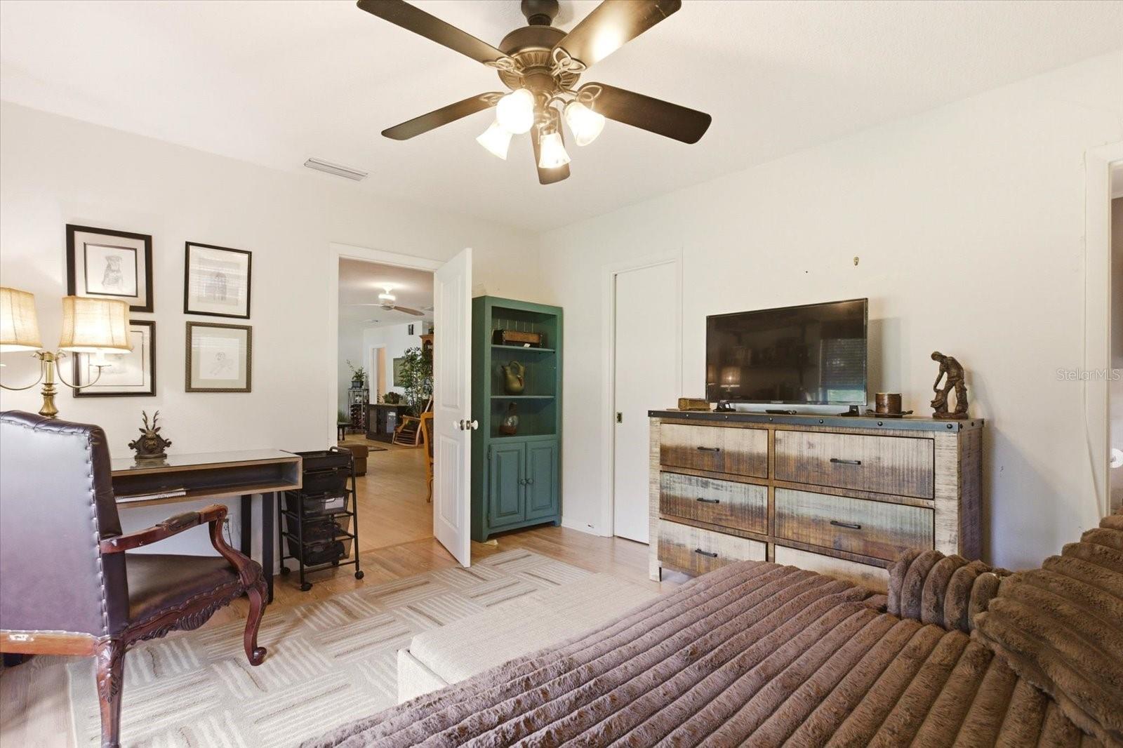 4910 E LAKE DR, WINTER SPRINGS, FL, 32708