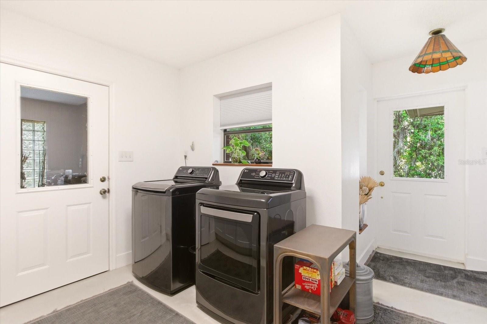 4910 E LAKE DR, WINTER SPRINGS, FL, 32708