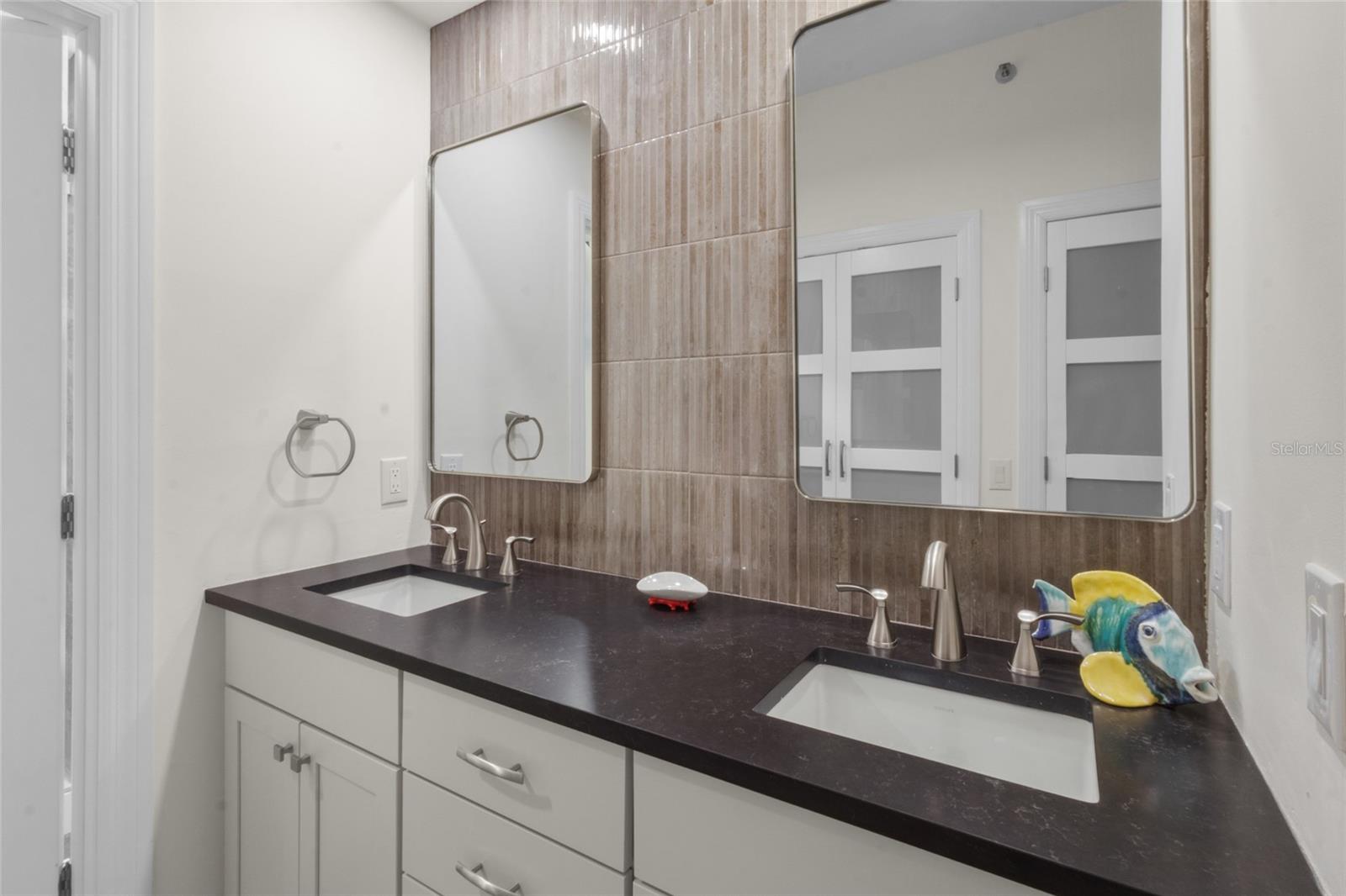 615 DREAM ISLAND PL #105, LONGBOAT KEY, FL, 34228