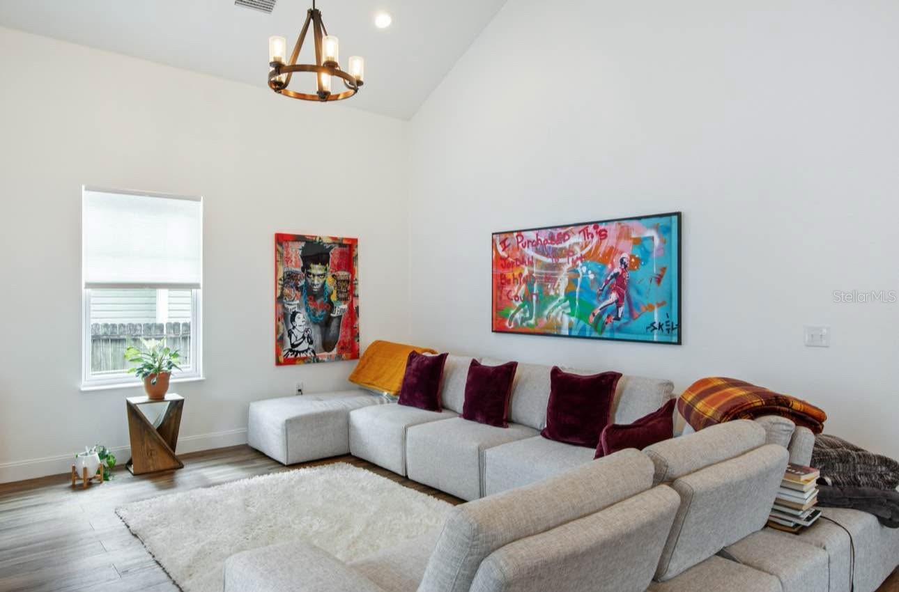 2330 W SAINT LOUIS ST, TAMPA, FL, 33607