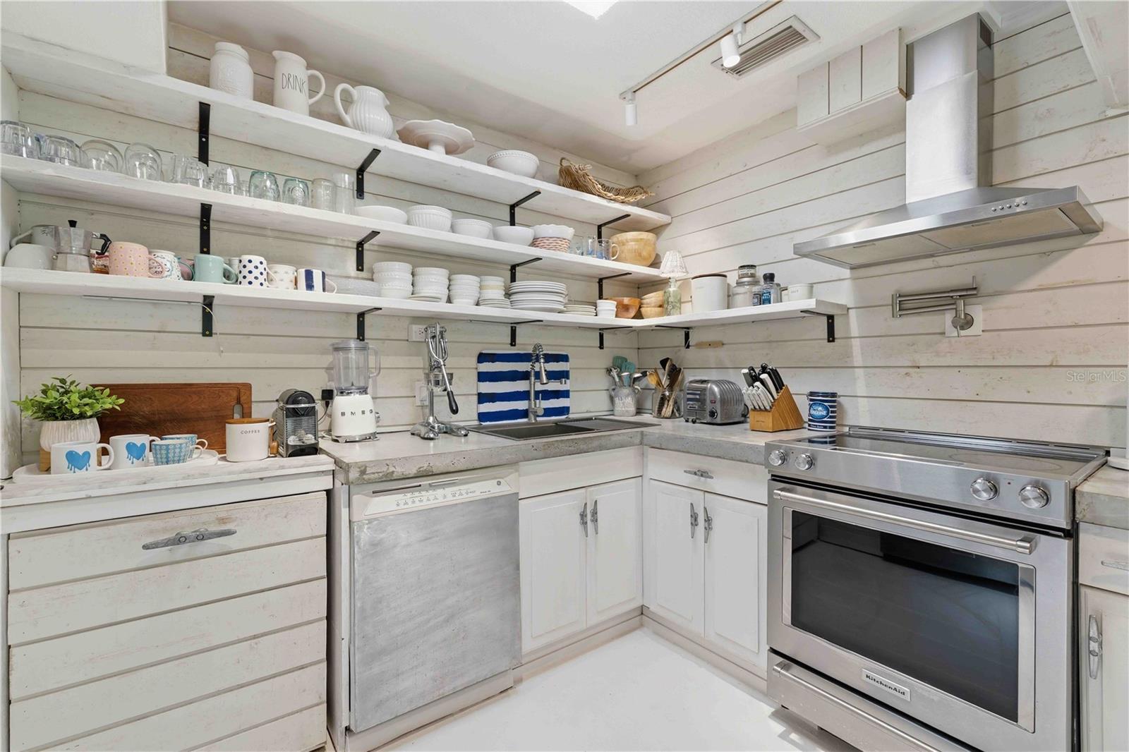 624 BAYSHORE RD, NOKOMIS, FL, 34275