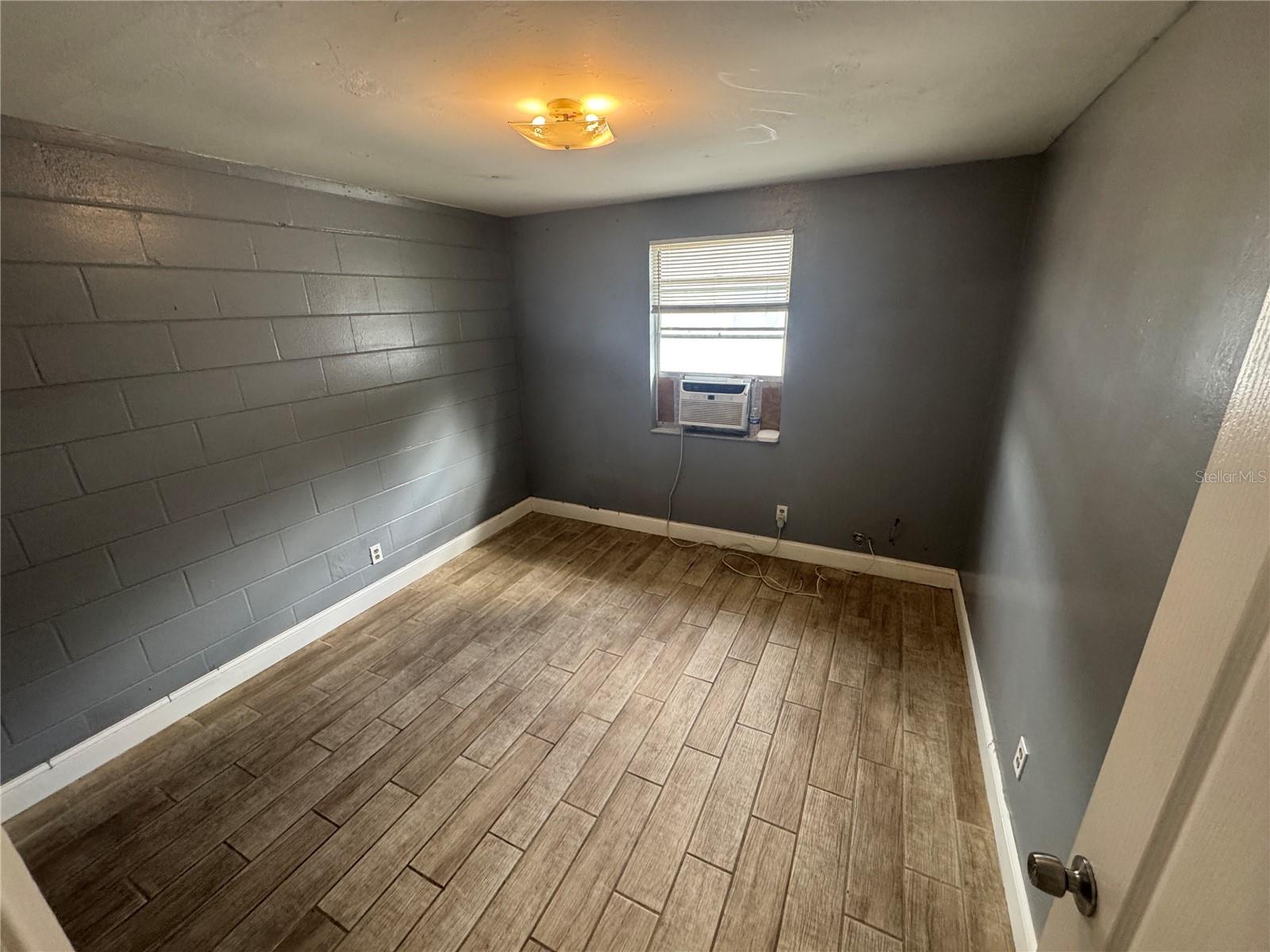 8105 N KLONDYKE ST, TAMPA, FL, 33604