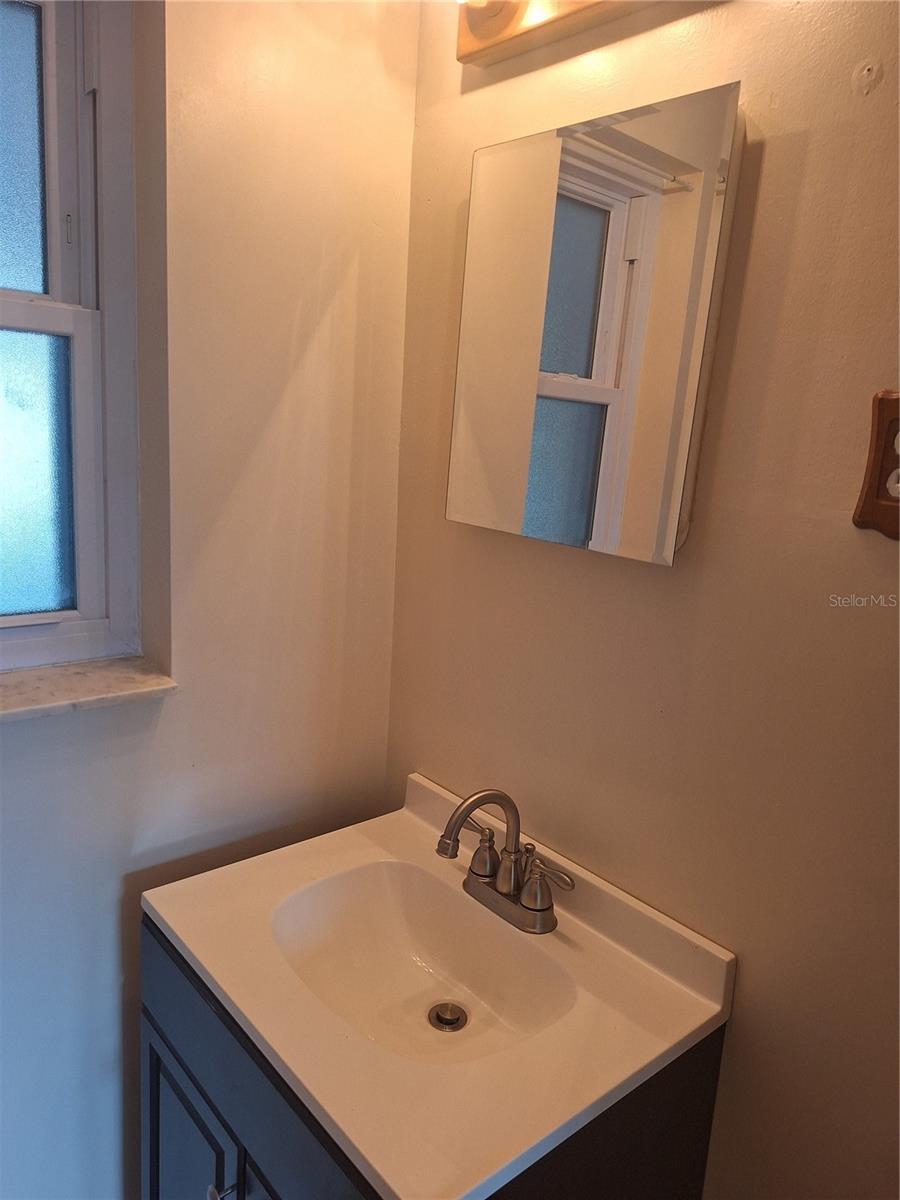 8916 NARCISSUS AVE, SEMINOLE, FL, 33777