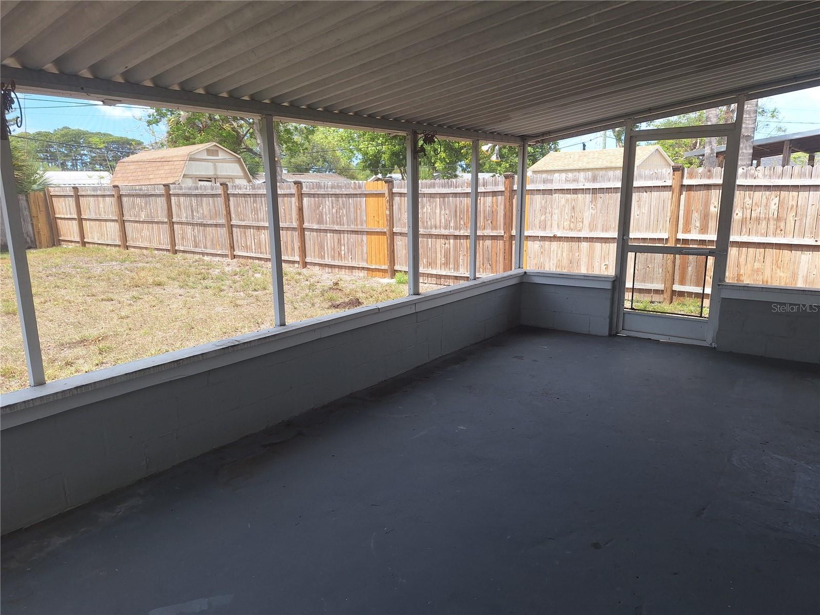 8916 NARCISSUS AVE, SEMINOLE, FL, 33777