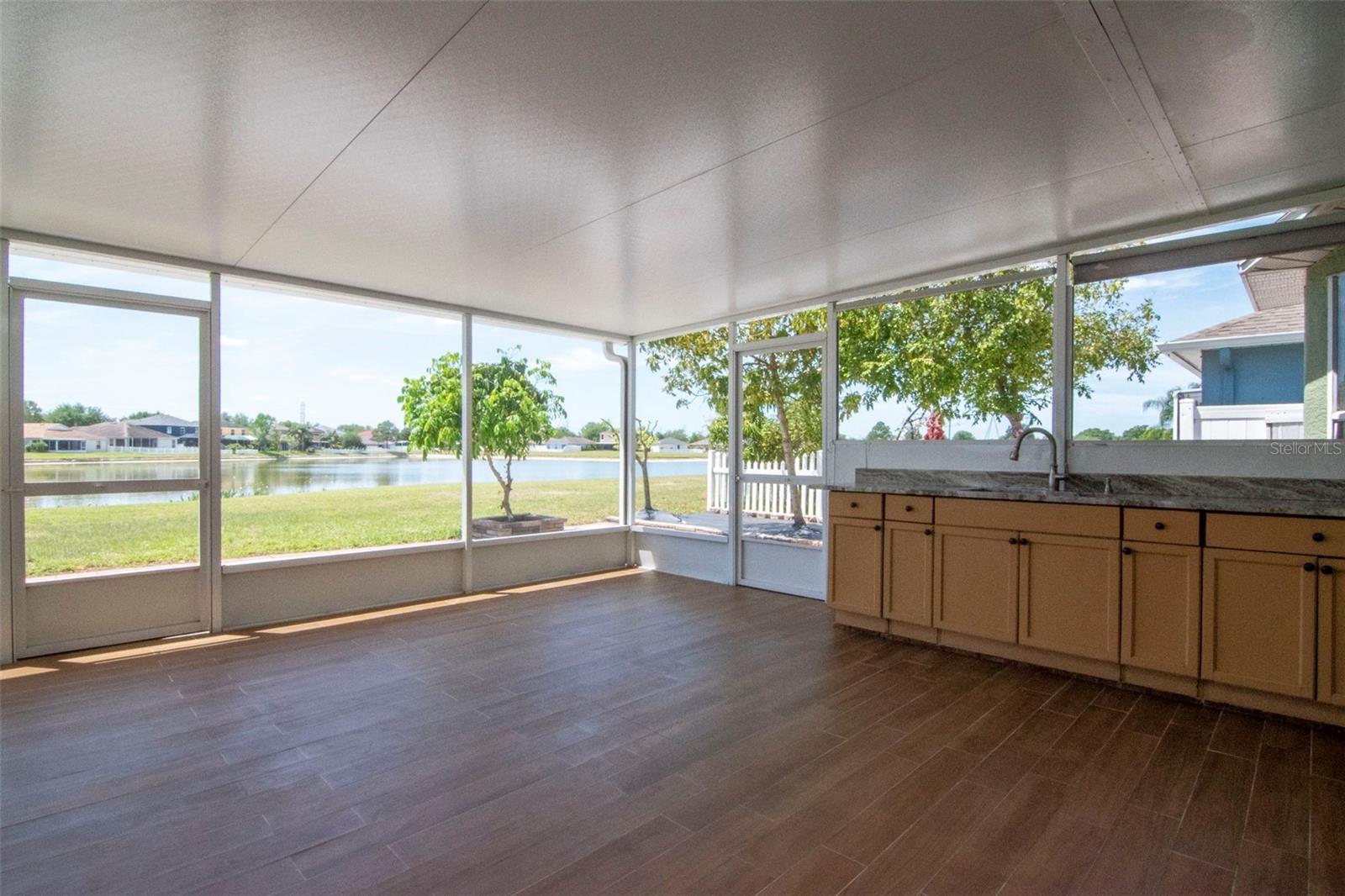 8408 CANTERBURY LAKE BLVD, TAMPA, FL, 33619