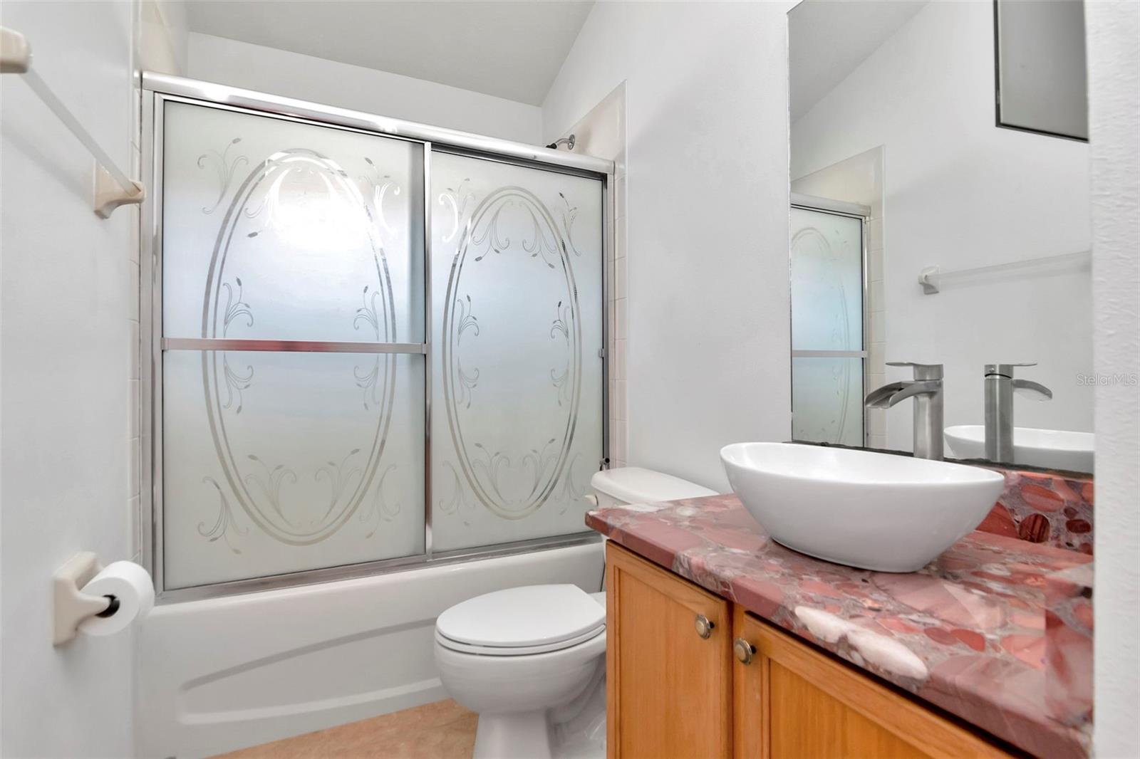 8408 CANTERBURY LAKE BLVD, TAMPA, FL, 33619