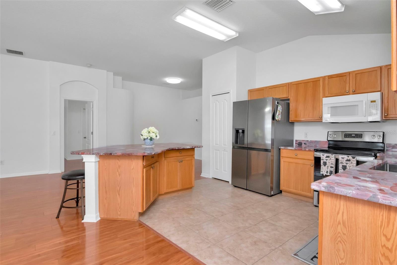 8408 CANTERBURY LAKE BLVD, TAMPA, FL, 33619