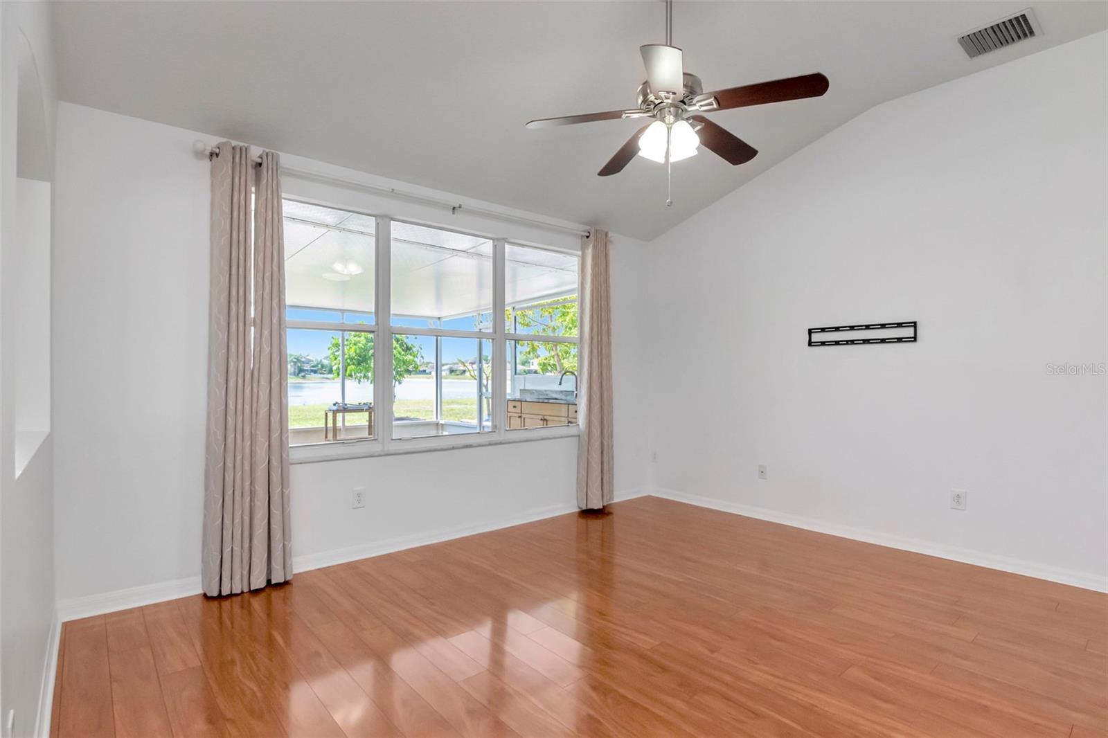 8408 CANTERBURY LAKE BLVD, TAMPA, FL, 33619