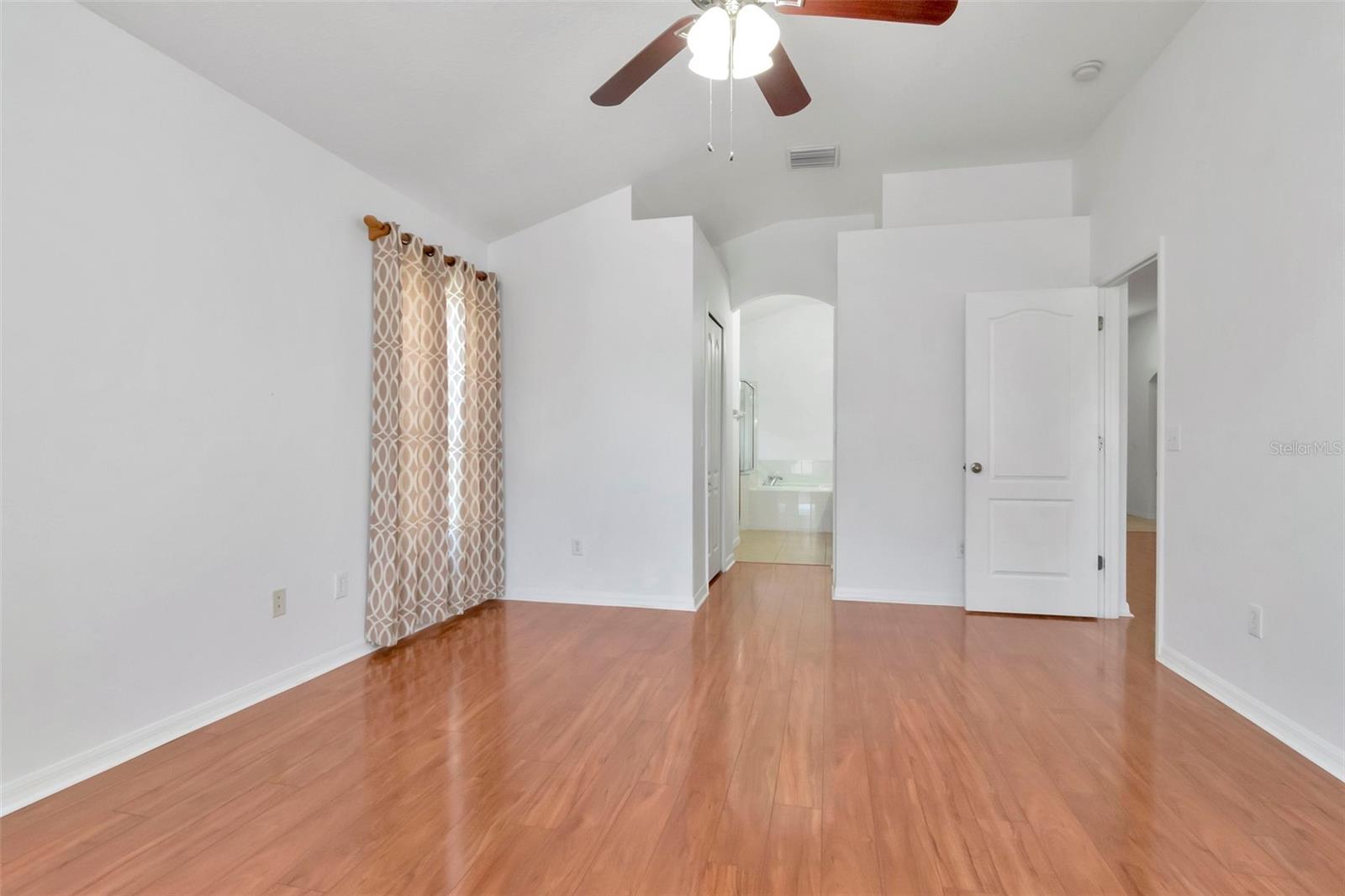 8408 CANTERBURY LAKE BLVD, TAMPA, FL, 33619