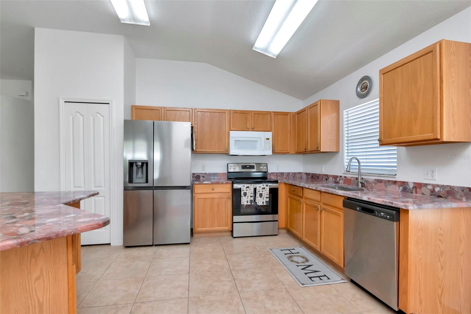 8408 CANTERBURY LAKE BLVD, TAMPA, FL, 33619