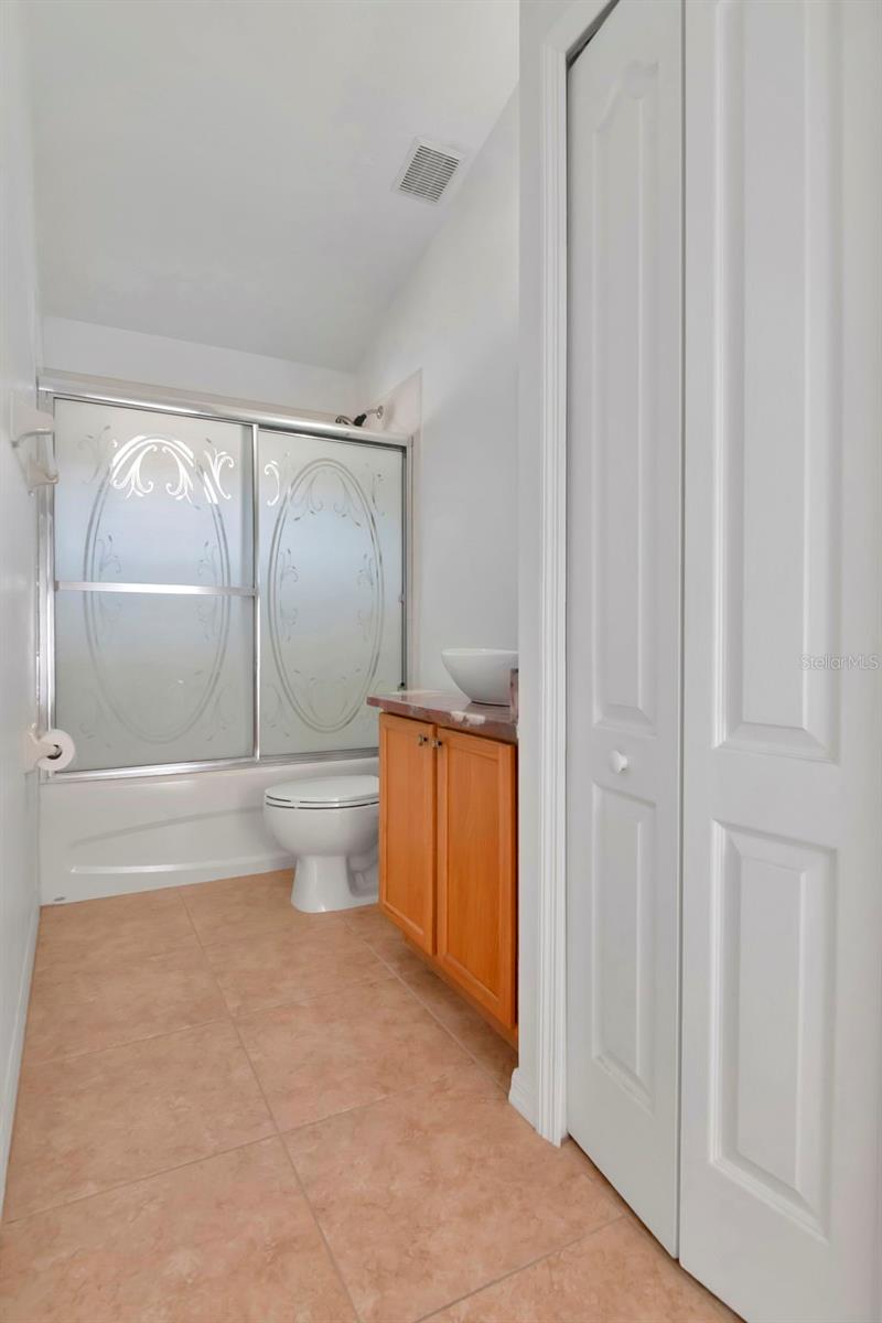 8408 CANTERBURY LAKE BLVD, TAMPA, FL, 33619