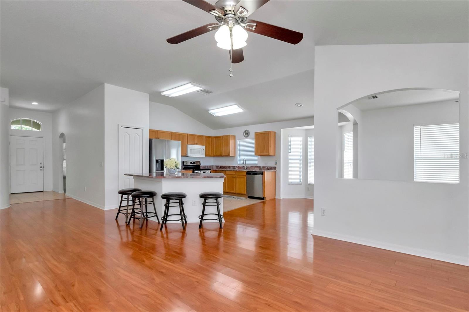 8408 CANTERBURY LAKE BLVD, TAMPA, FL, 33619