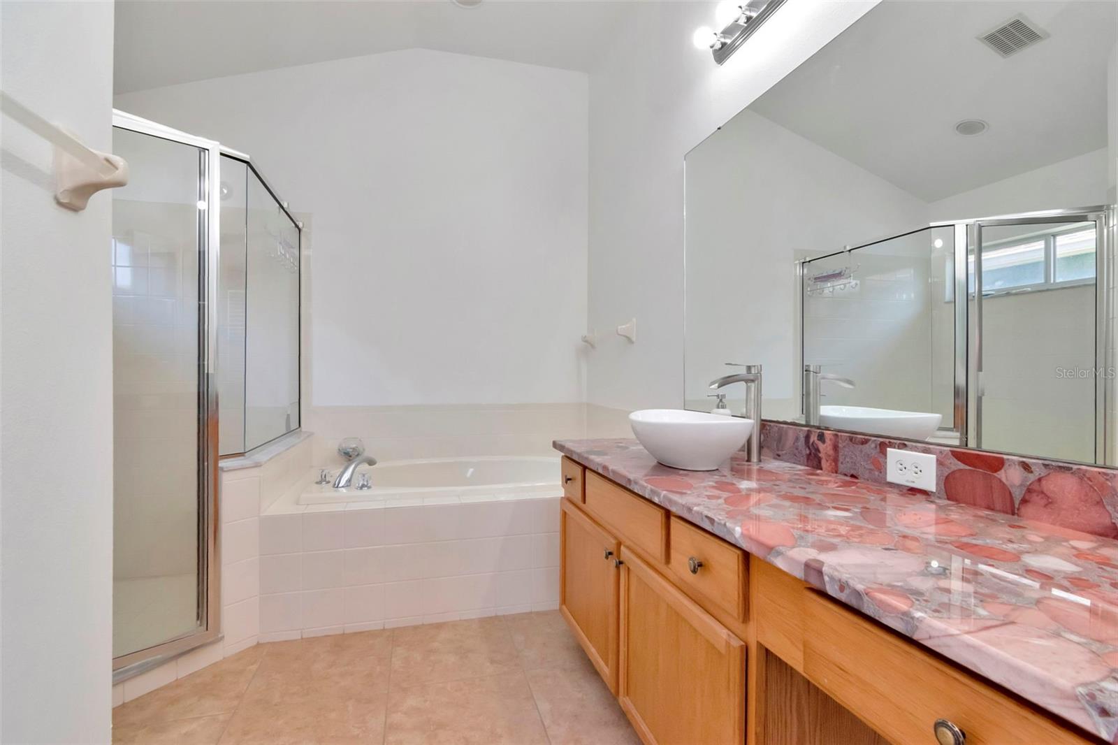 8408 CANTERBURY LAKE BLVD, TAMPA, FL, 33619