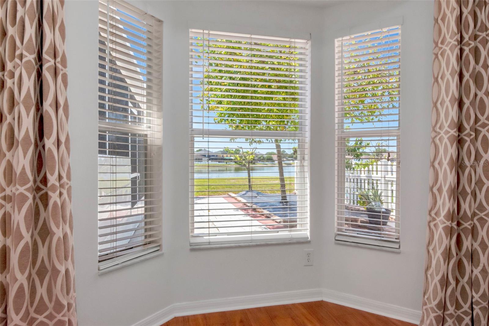 8408 CANTERBURY LAKE BLVD, TAMPA, FL, 33619