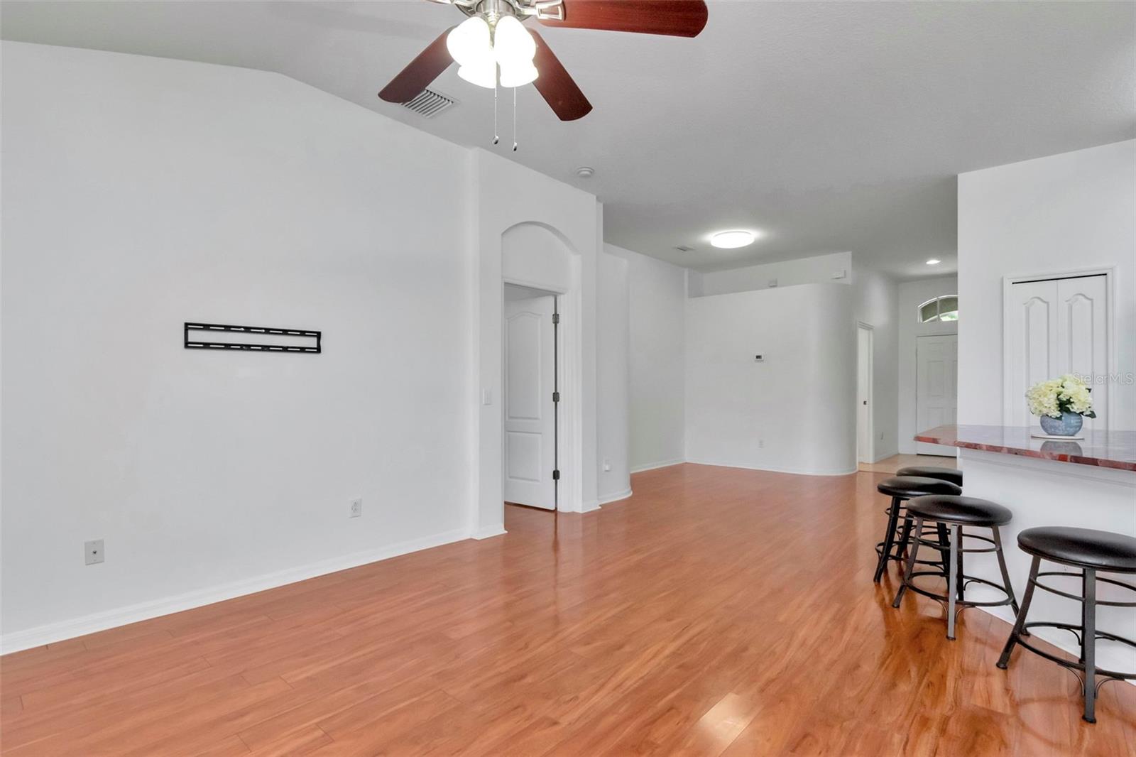 8408 CANTERBURY LAKE BLVD, TAMPA, FL, 33619