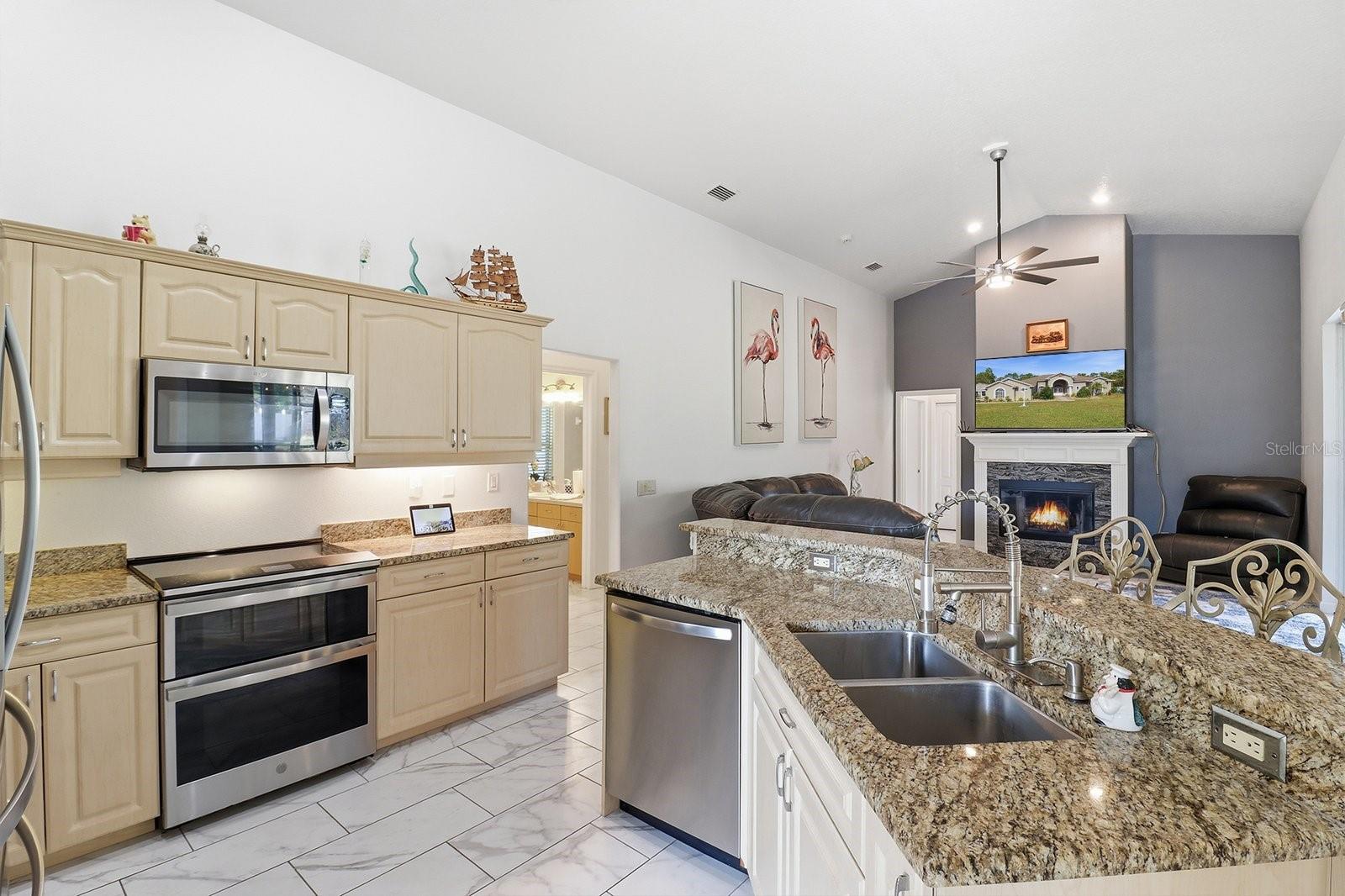 11113 FLATWOOD AVE, WEEKI WACHEE, FL, 34613